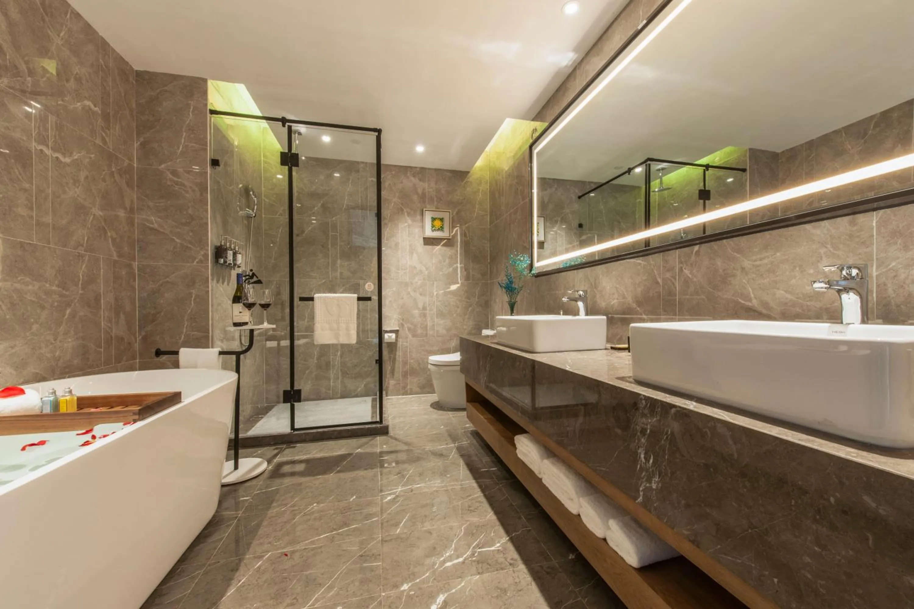 Shower in SSAW Boutiquel Hotel Xizi