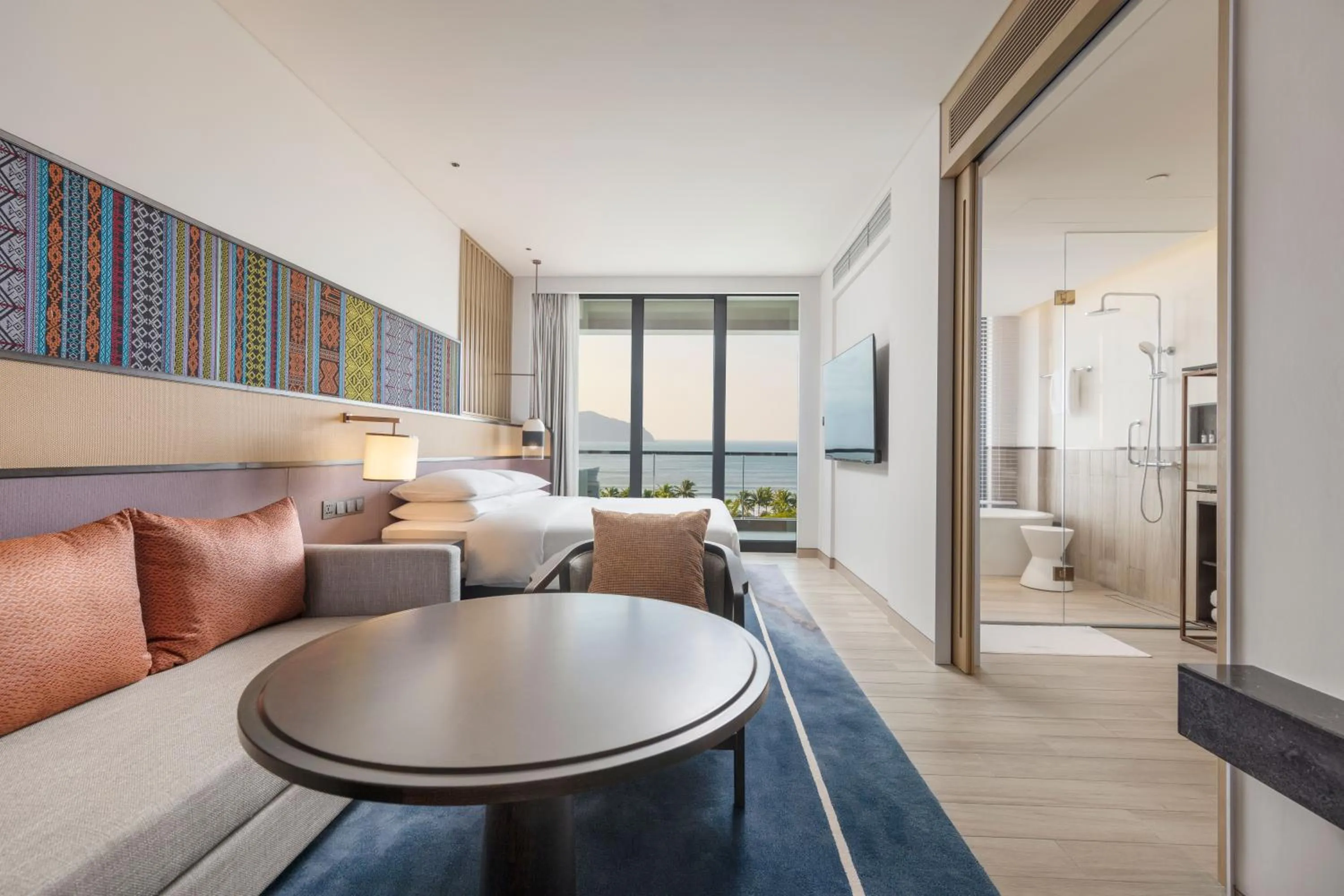 Photo of the whole room, Bed in Hyatt Regency Sanya Tianli Bay