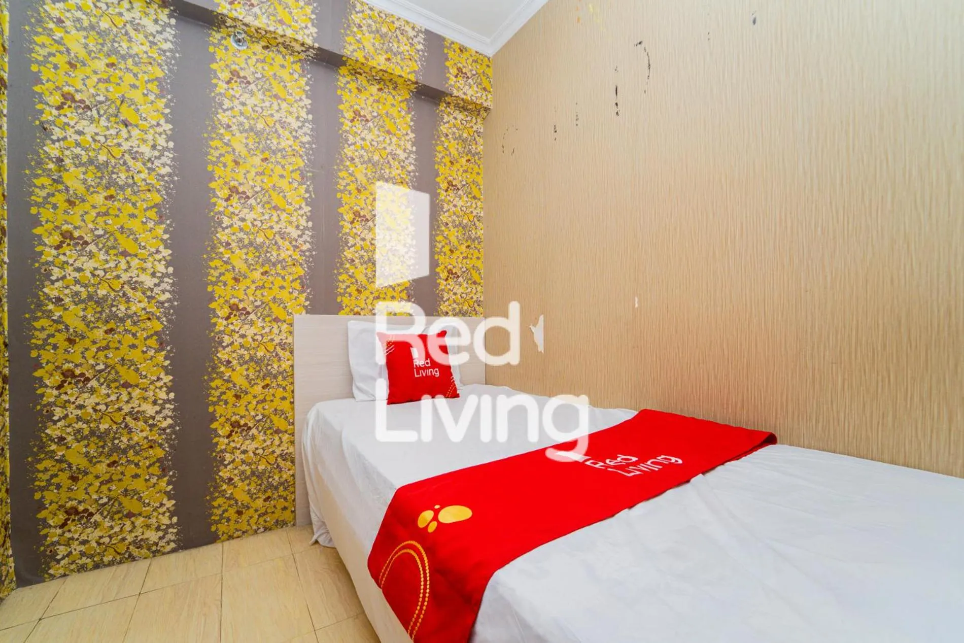 Bedroom, Bed in RedLiving Apartemen Cibubur Village - Lily's Room Tower C