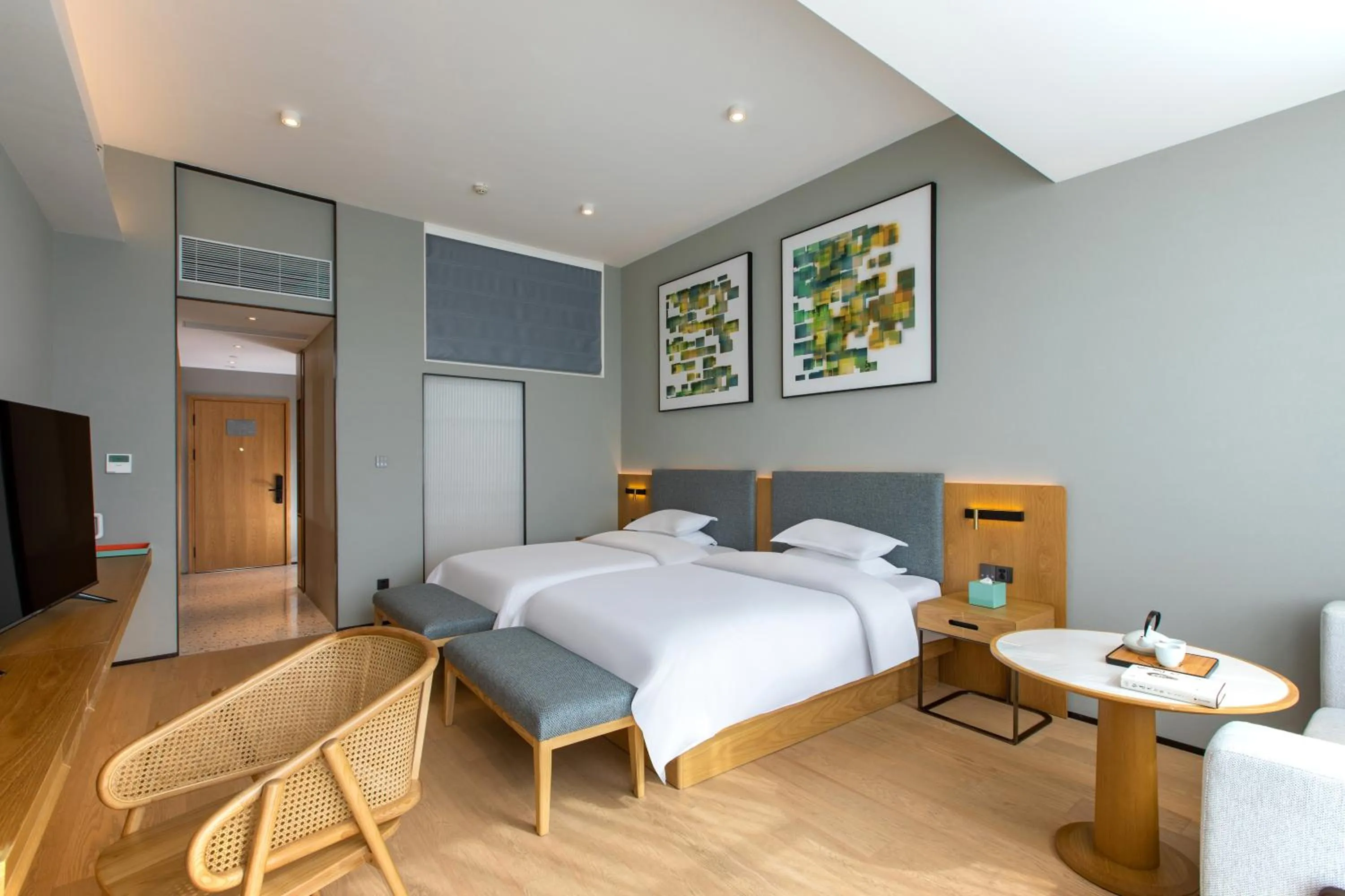 Photo of the whole room, Bed in SSAW Boutique Hotel ZHIJIANG IMPRESSION