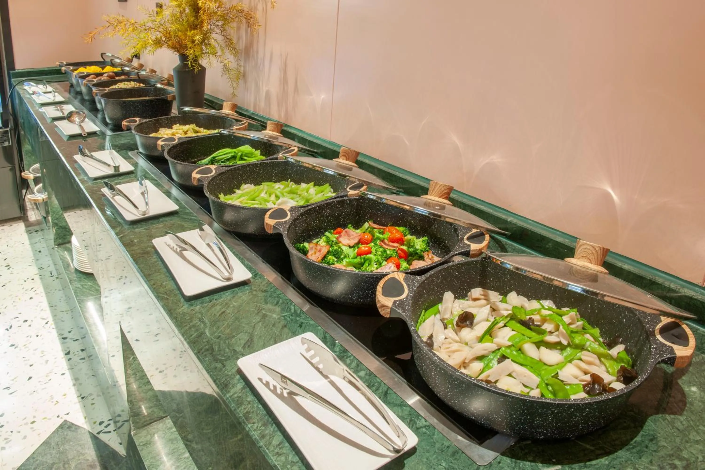 Breakfast in SSAW Boutique Hotel ZHIJIANG IMPRESSION