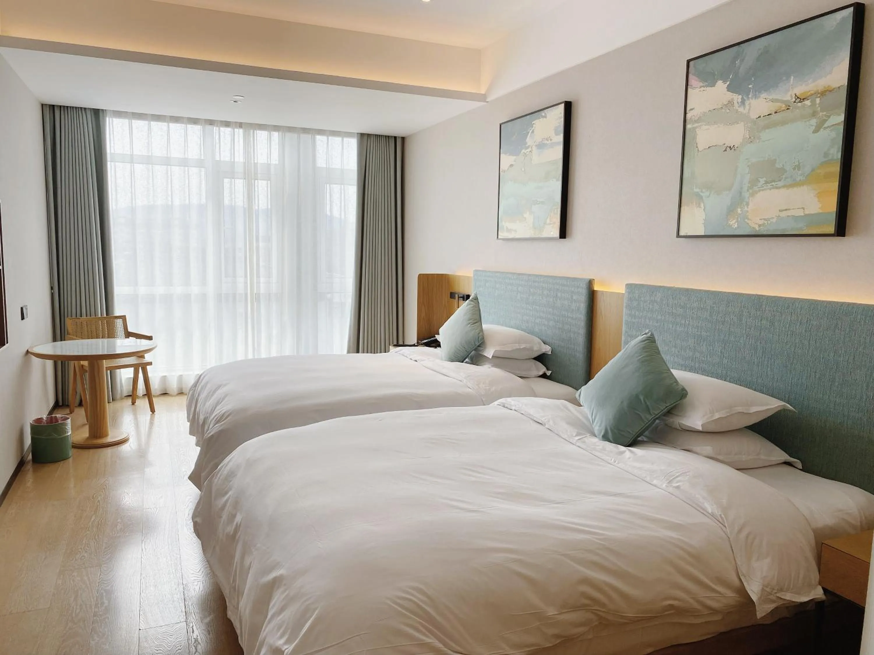 Photo of the whole room, Bed in SSAW Boutique Hotel ZHIJIANG IMPRESSION