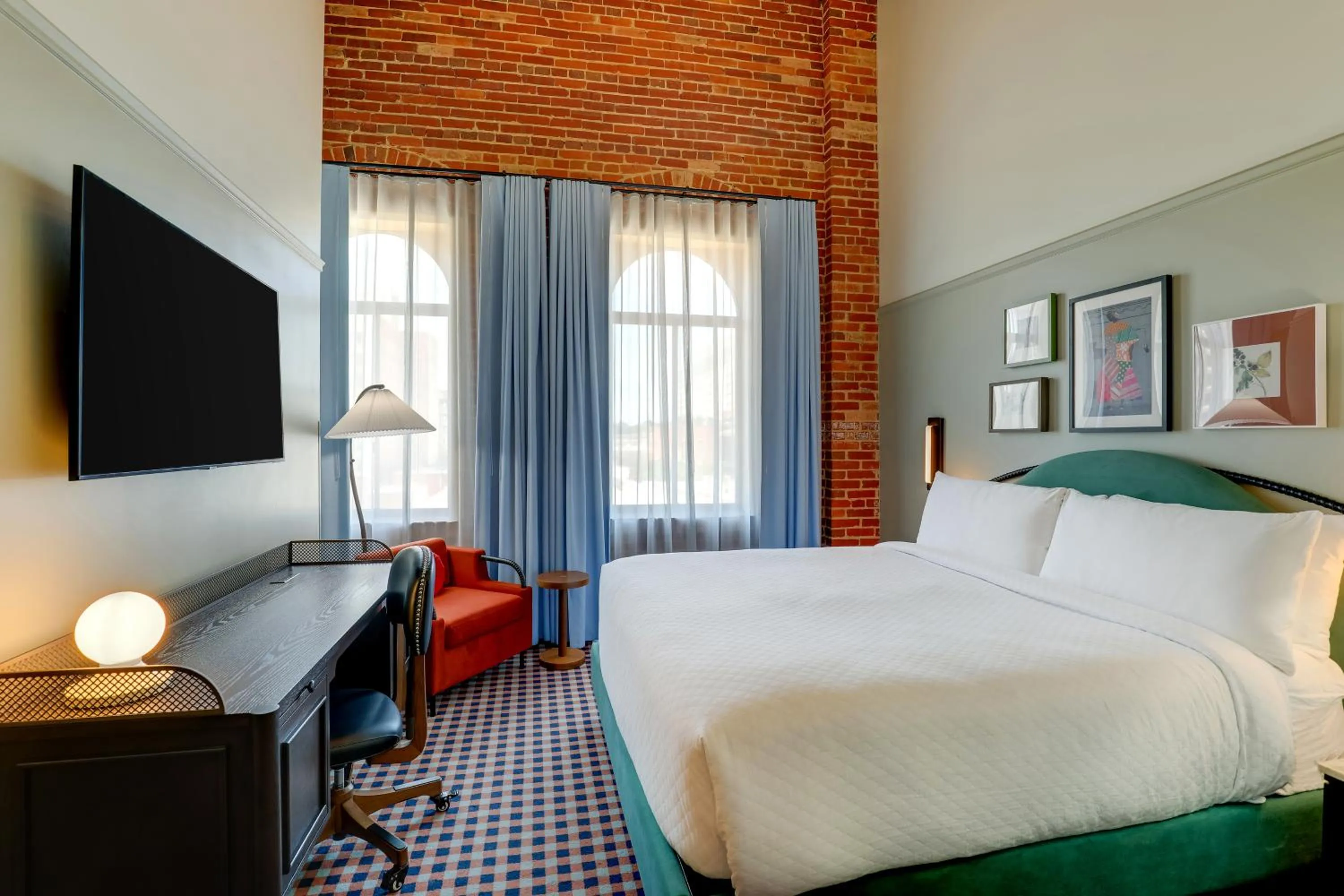 Bedroom, Bed in Trilogy Hotel Montgomery, Autograph Collection