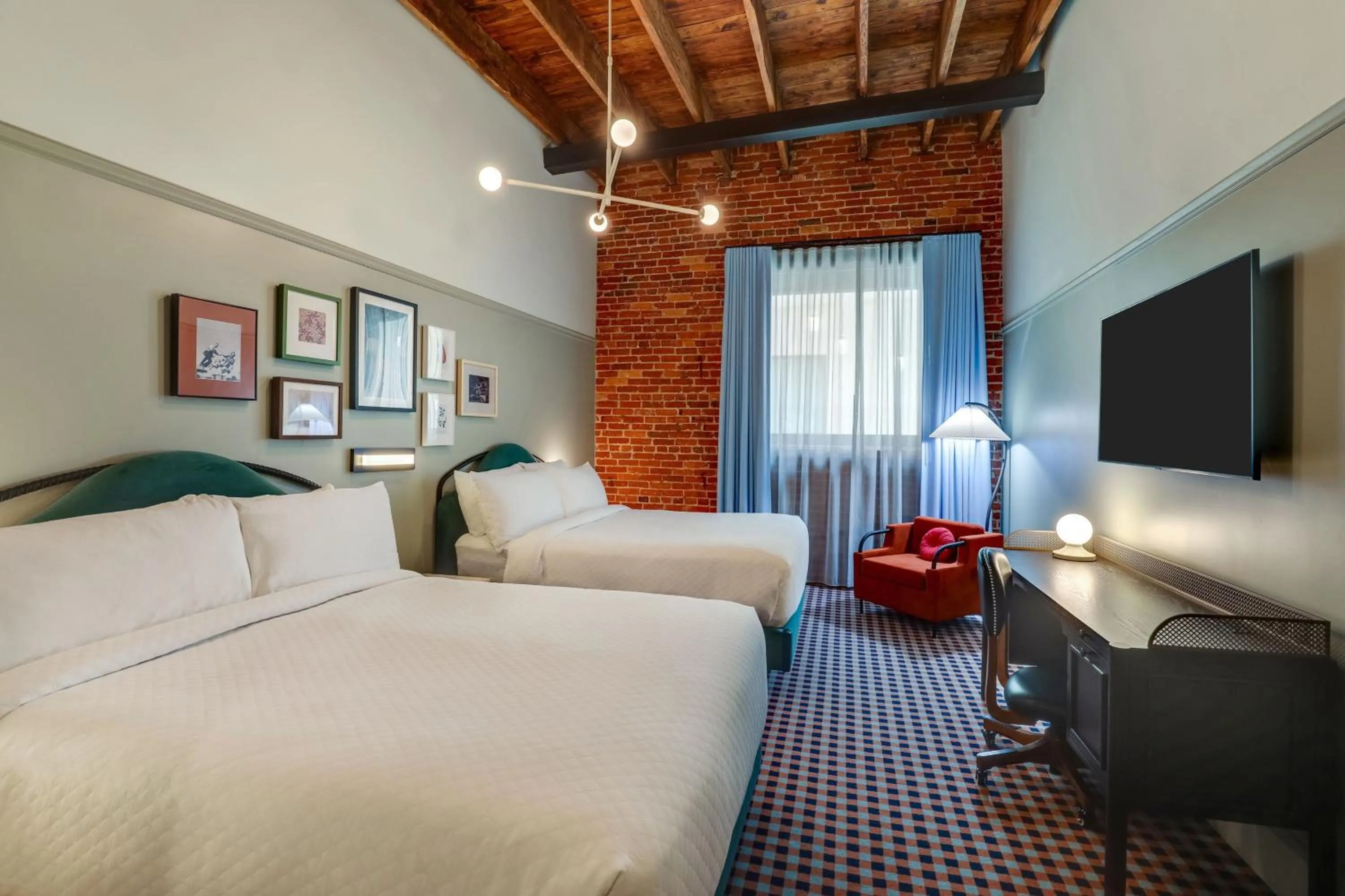 Photo of the whole room, Bed in Trilogy Hotel Montgomery, Autograph Collection