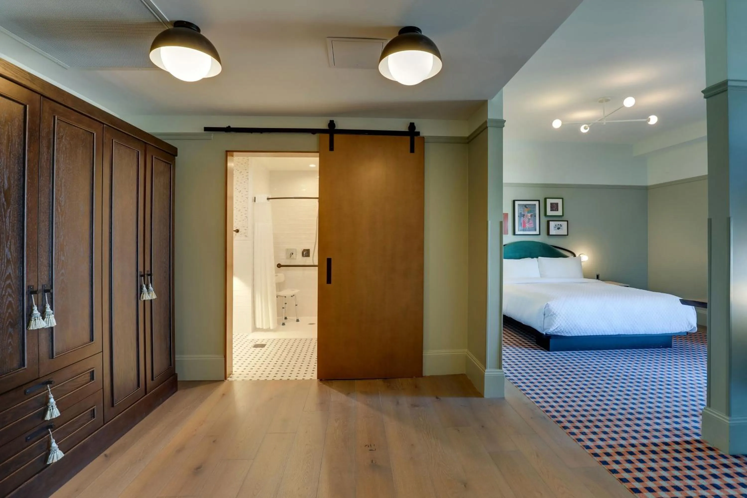 Photo of the whole room, Bed in Trilogy Hotel Montgomery, Autograph Collection