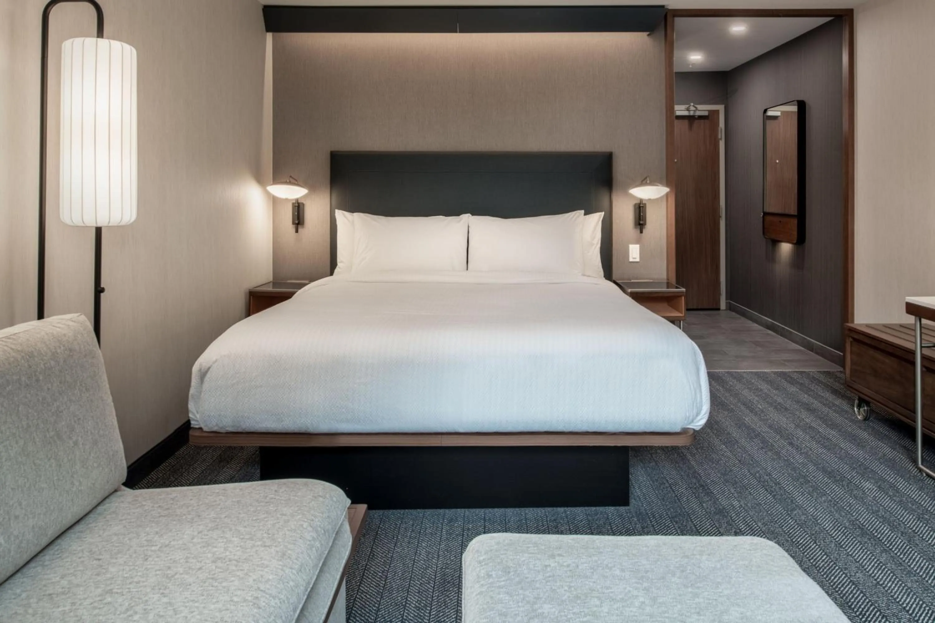 Photo of the whole room, Bed in Courtyard by Marriott Olympia