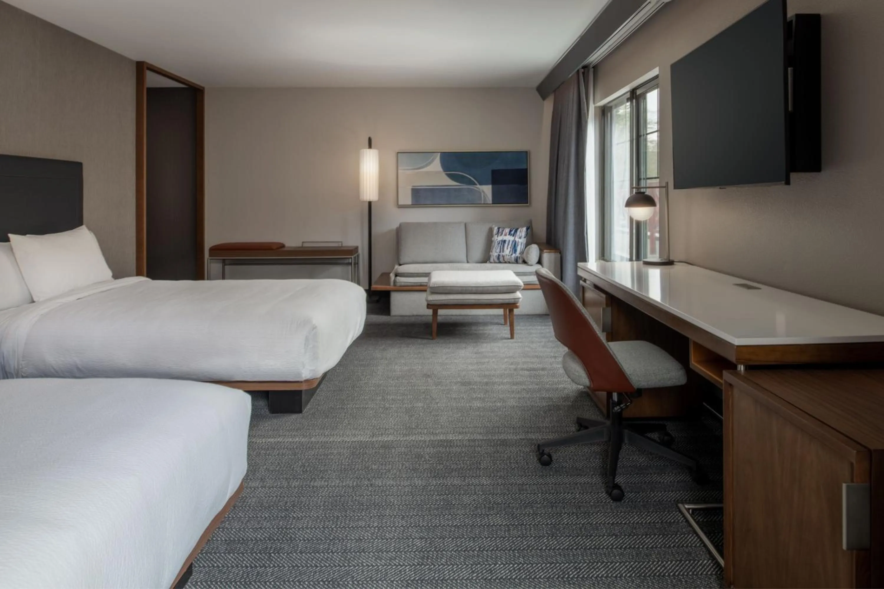 Bedroom, Bed in Courtyard by Marriott Olympia