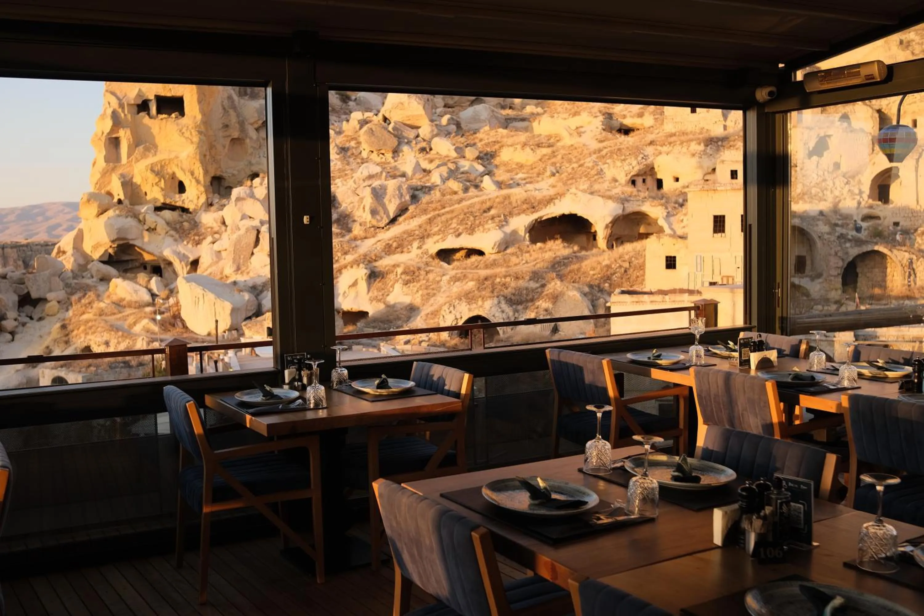 Restaurant/places to eat in Bala Cave House