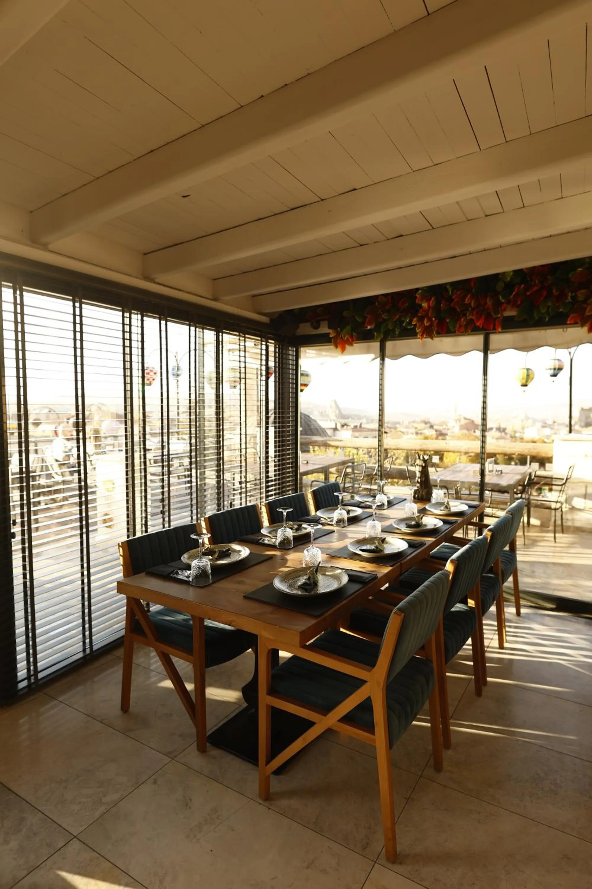 Restaurant/places to eat in Bala Cave House