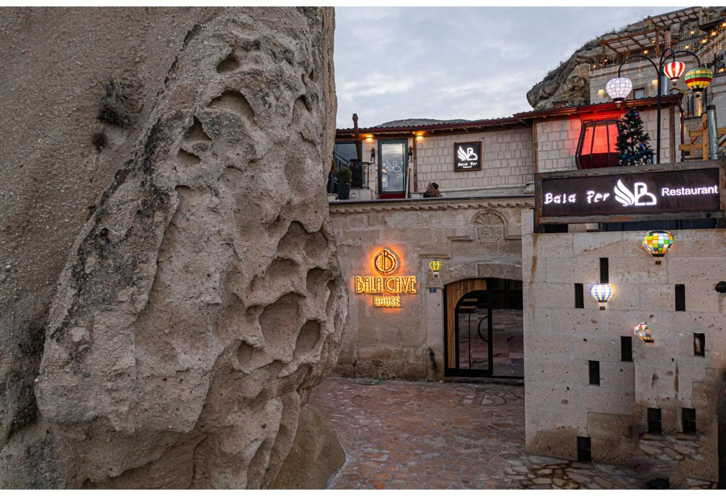 Property building in Bala Cave House