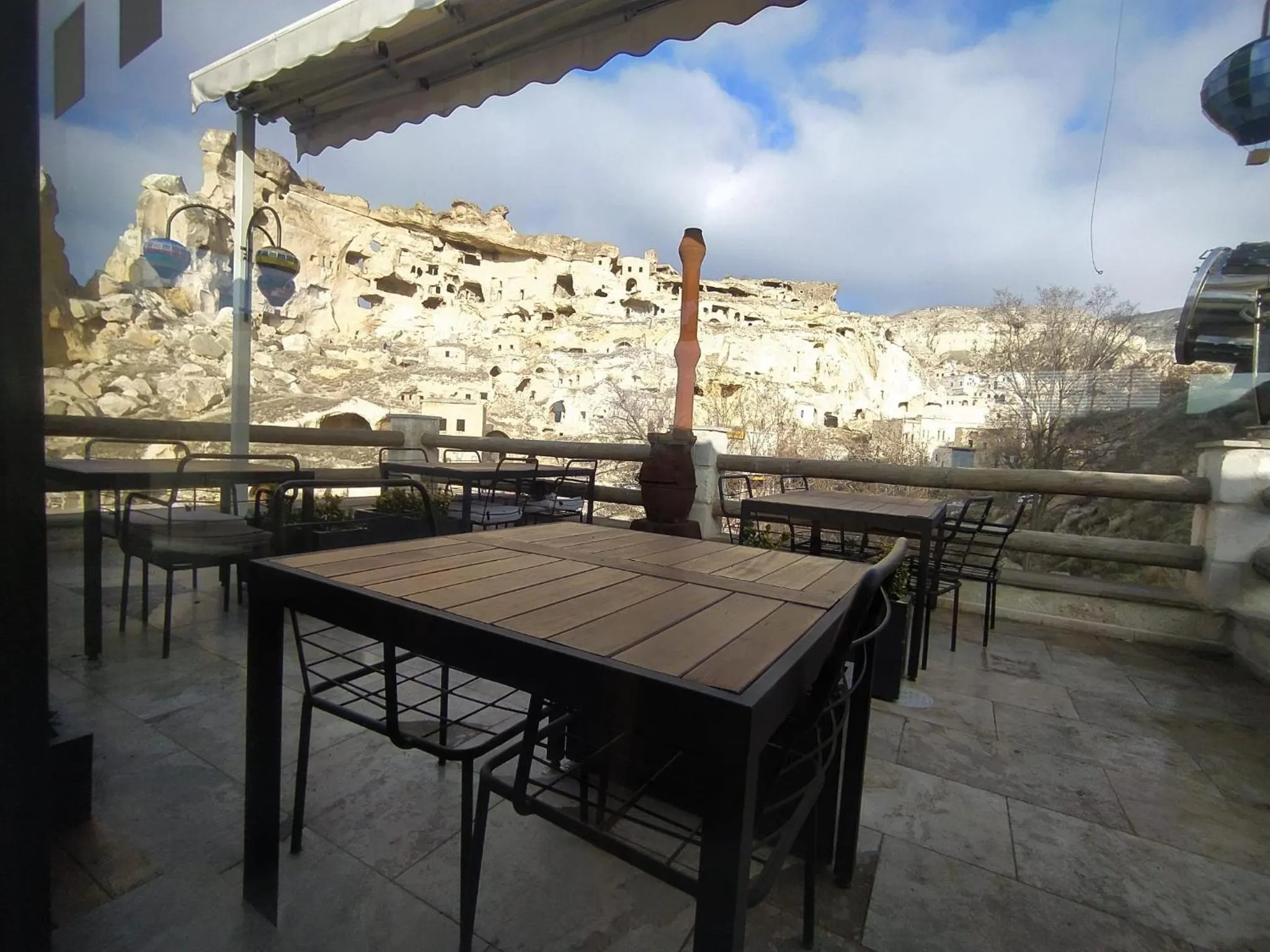 Restaurant/places to eat in Bala Cave House