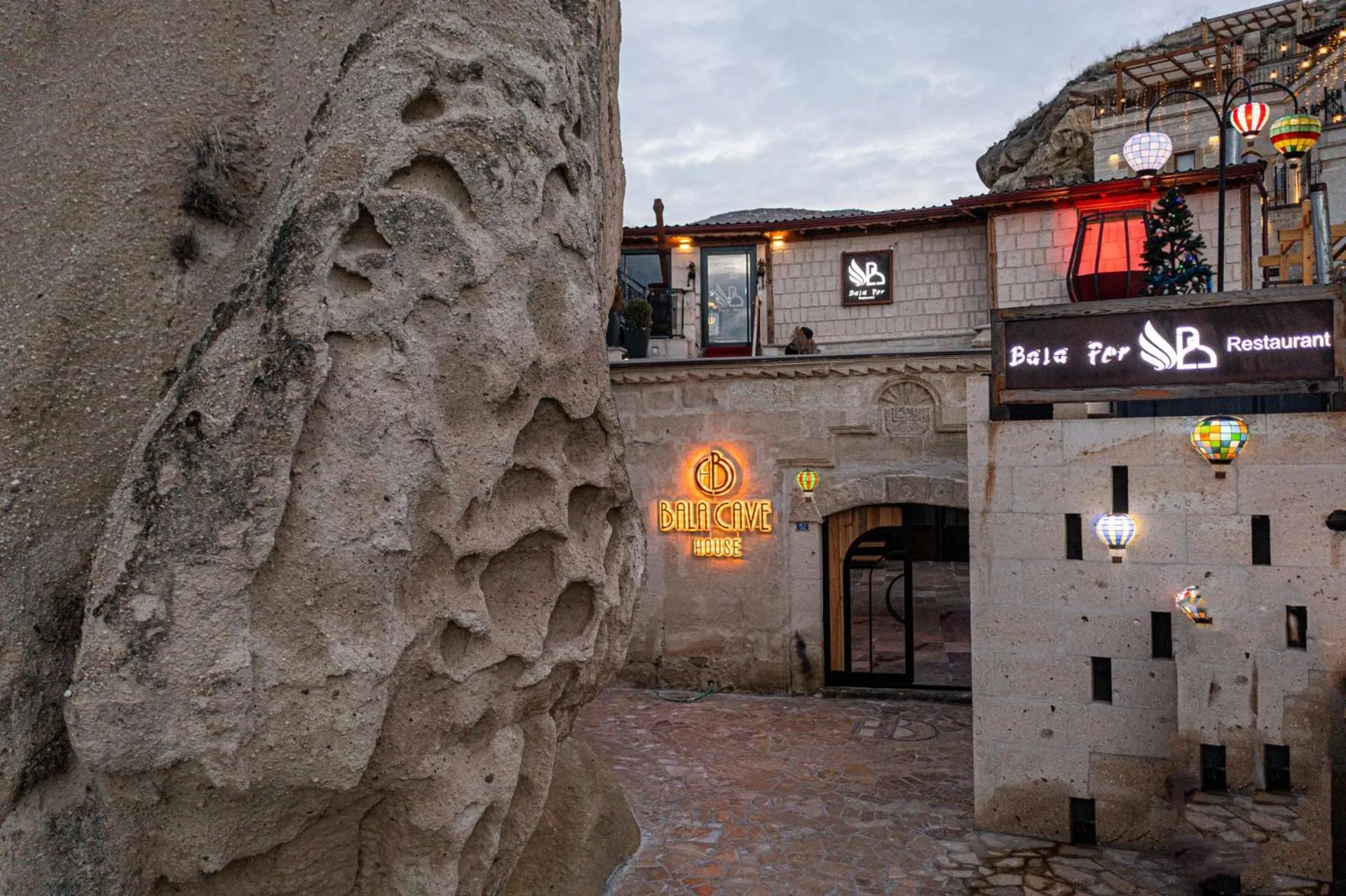 Property building in Bala Cave House