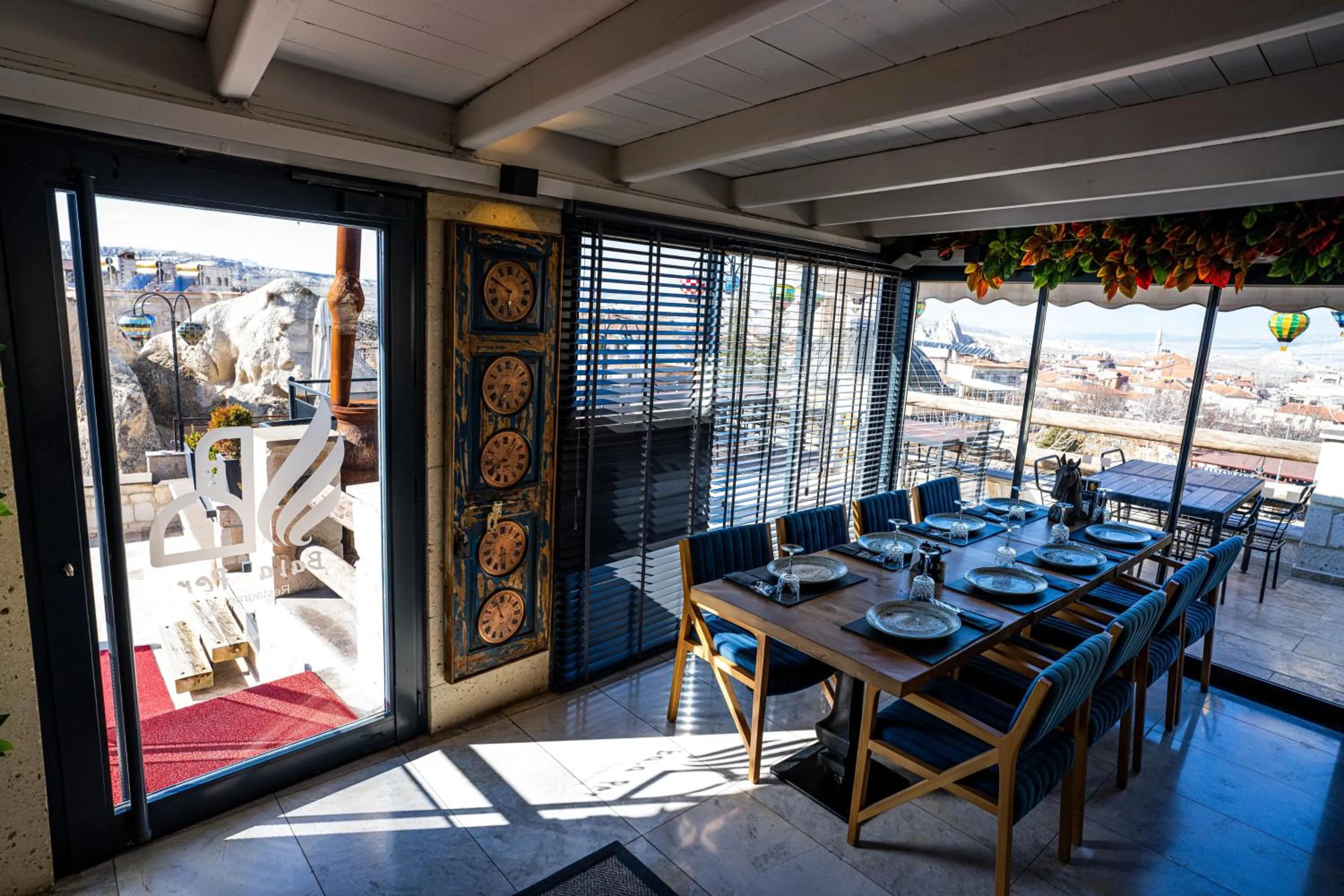 Restaurant/places to eat in Bala Cave House