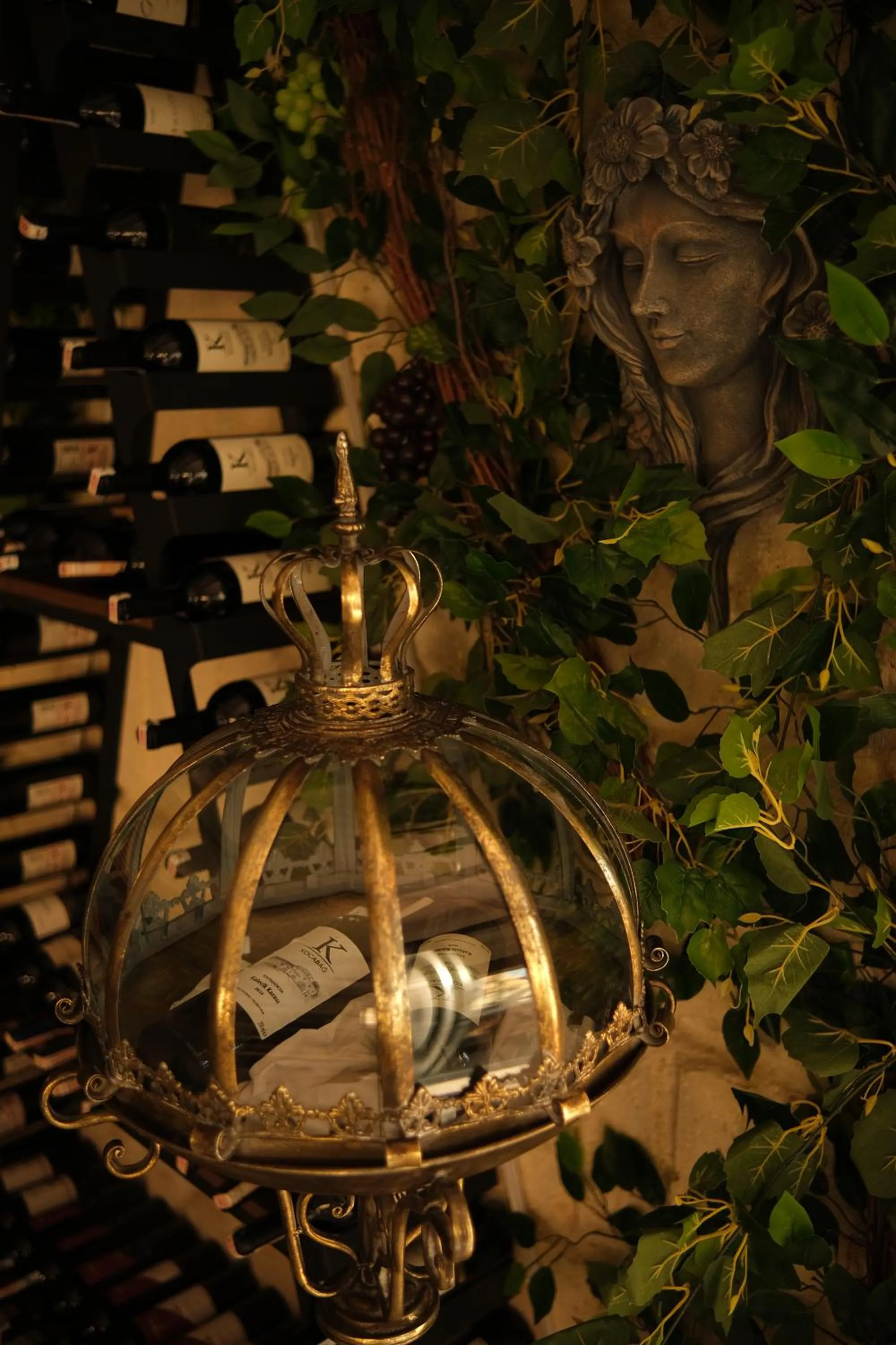 Restaurant/places to eat in Bala Cave House