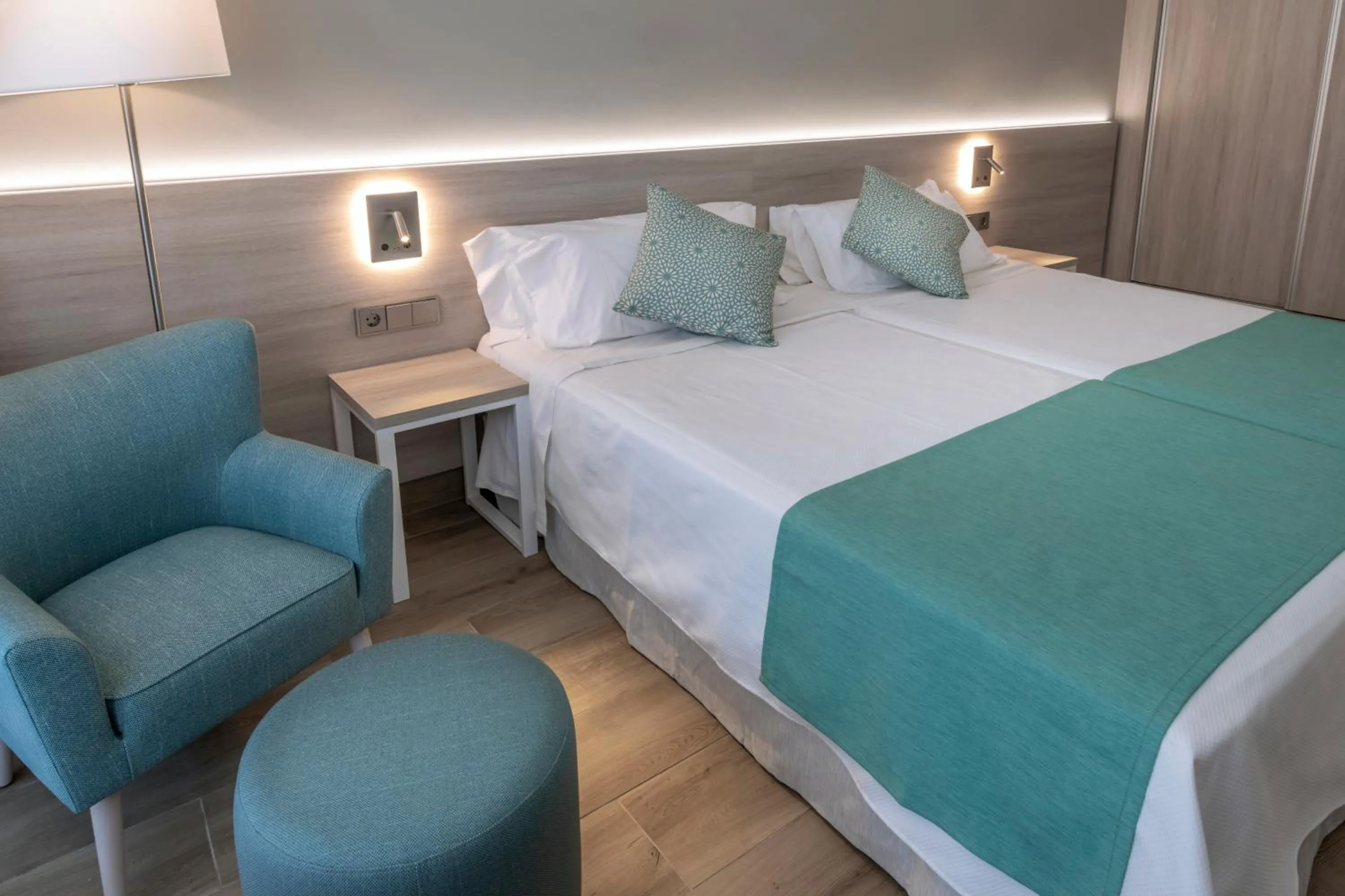 Photo of the whole room, Bed in 4R Casablanca Playa