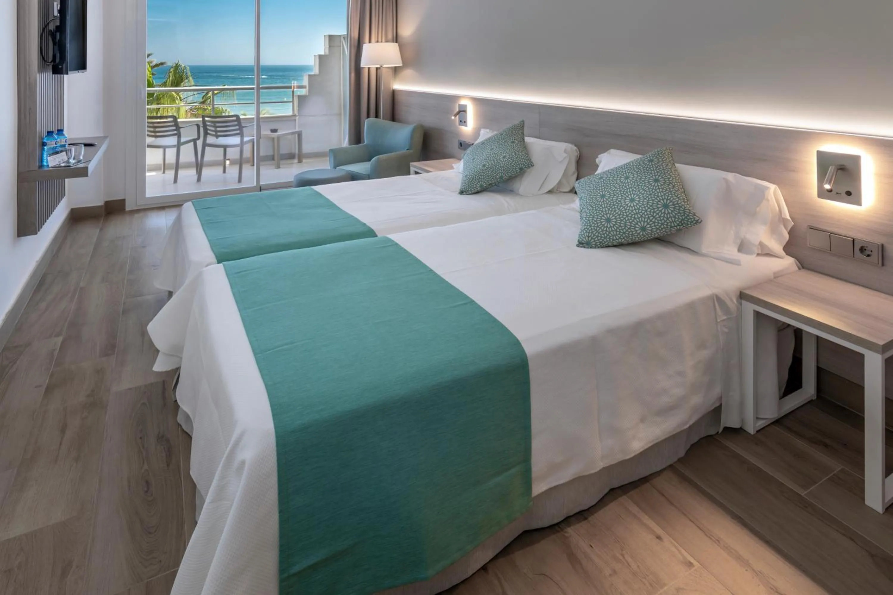 Photo of the whole room, Bed in 4R Casablanca Playa