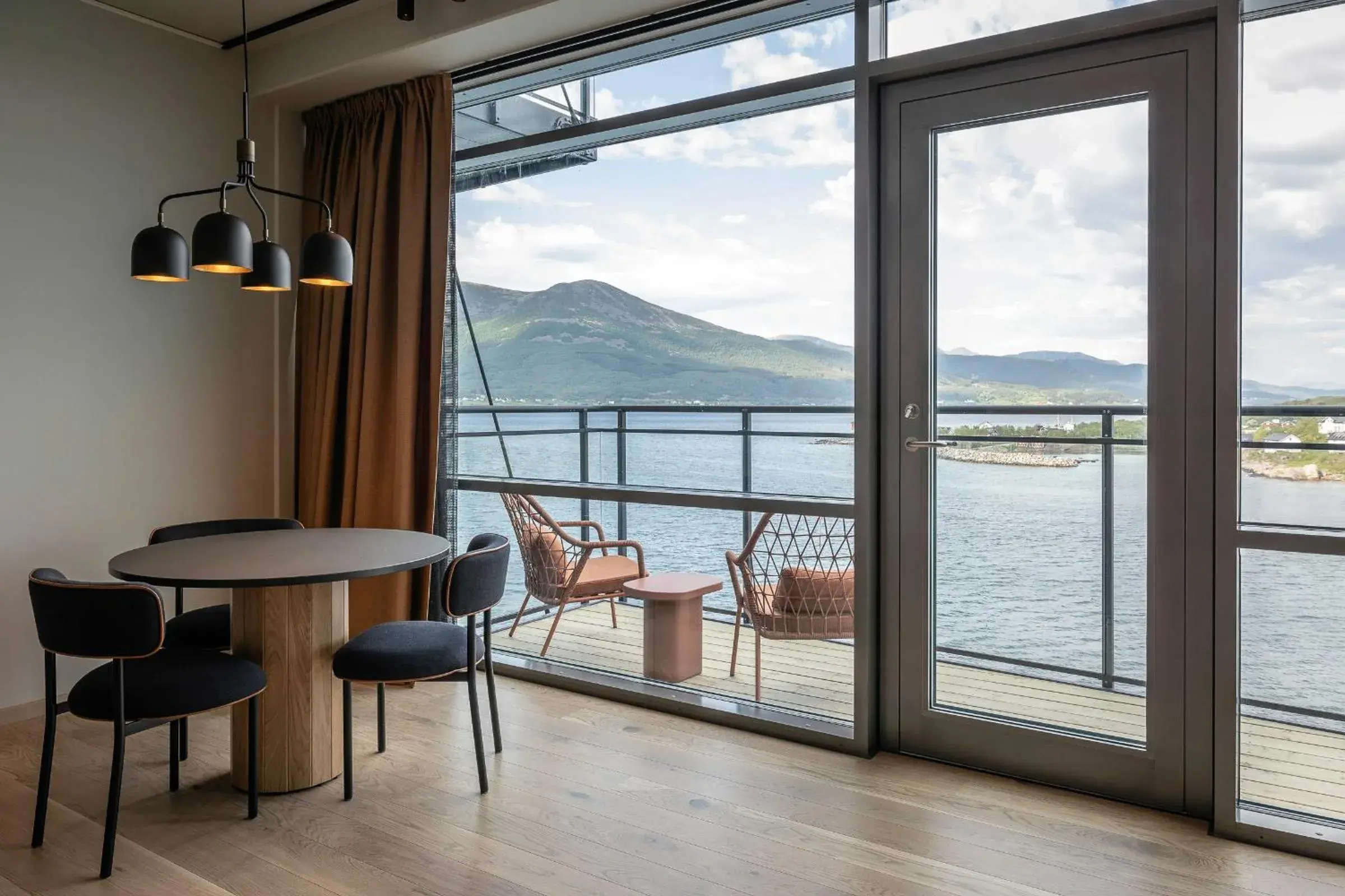 Suite with Balcony in Quality Hotel Richard With Suite with Balcony in Quality Hotel Richard With