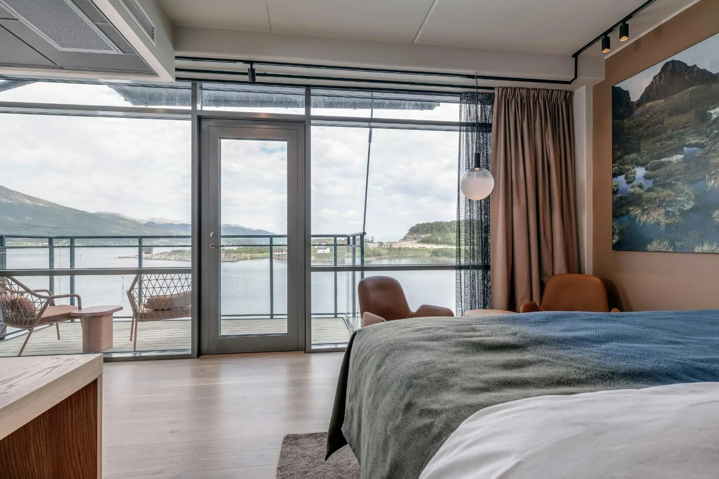 Superior Double Room in Quality Hotel Richard With Superior Double Room in Quality Hotel Richard With