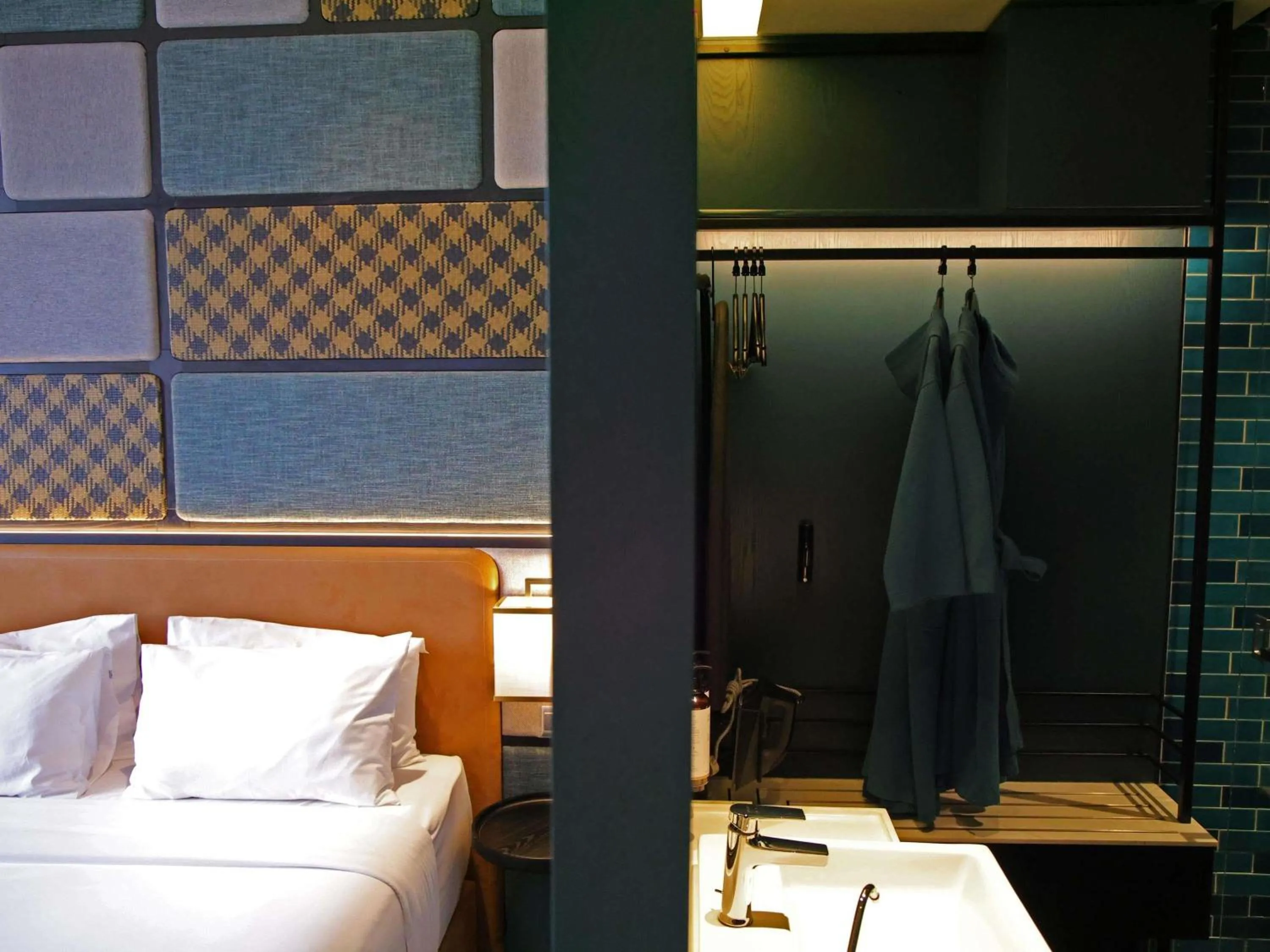 Bedroom, Bed in Mercure Miri City Centre