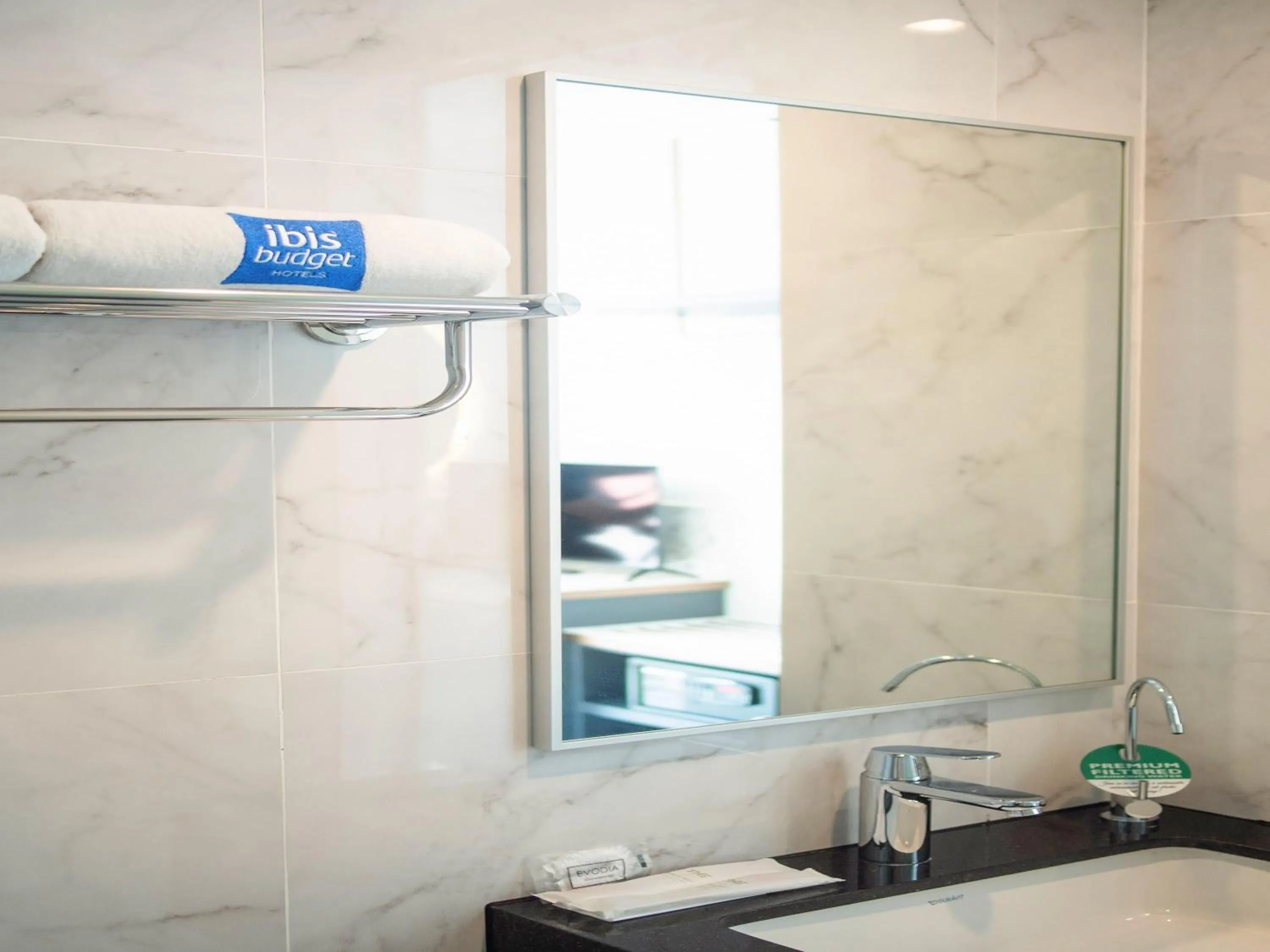 Bedroom in ibis budget Singapore Gold