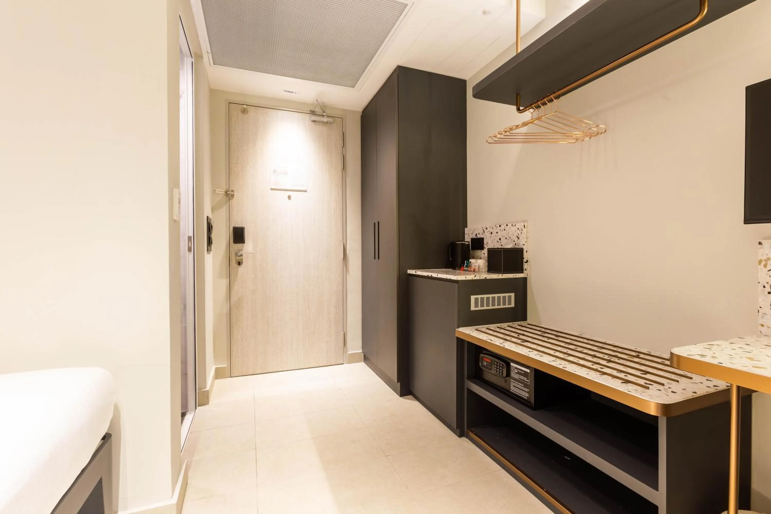 Photo of the whole room in ibis budget Singapore Gold