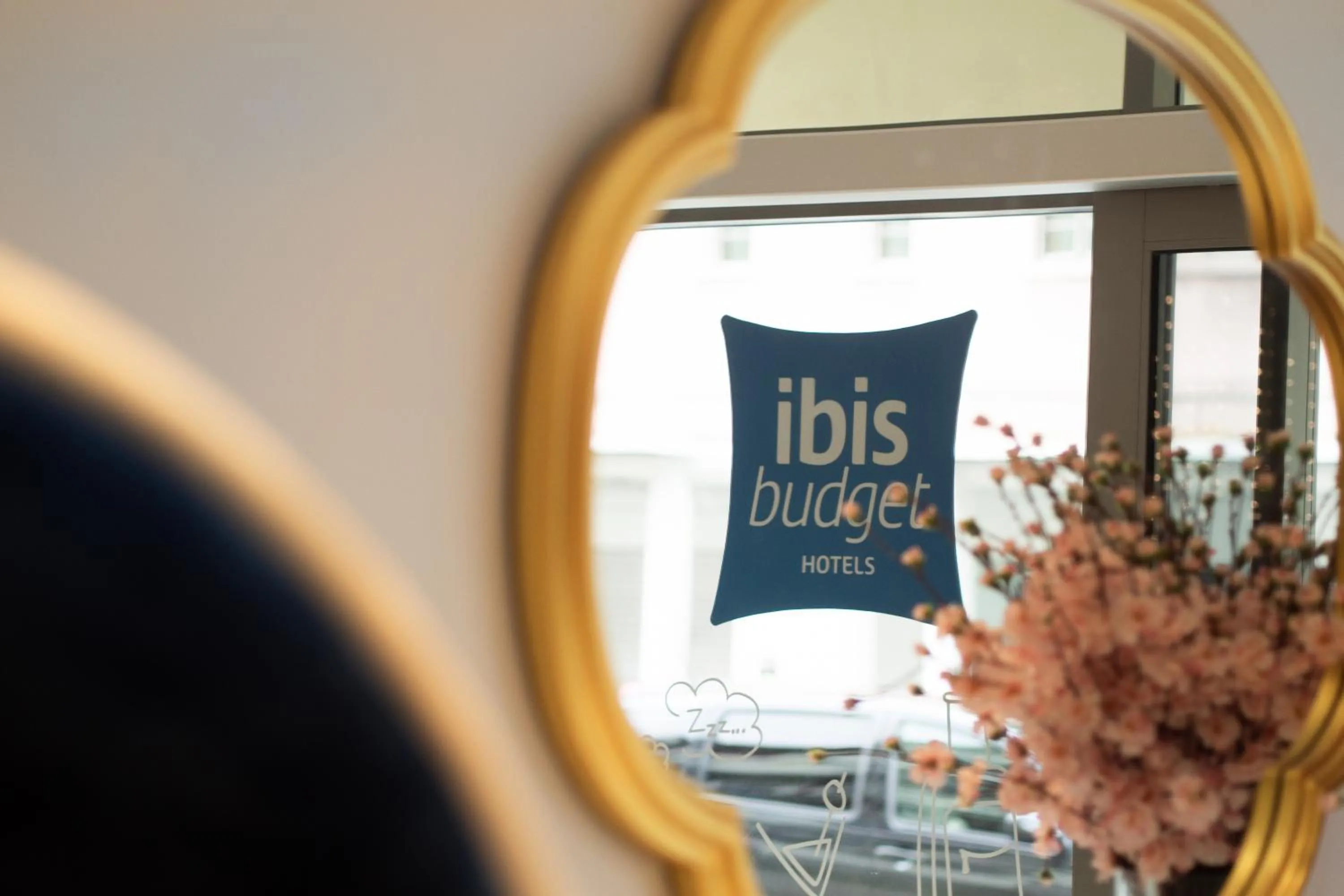 Property logo or sign in ibis budget Singapore Gold