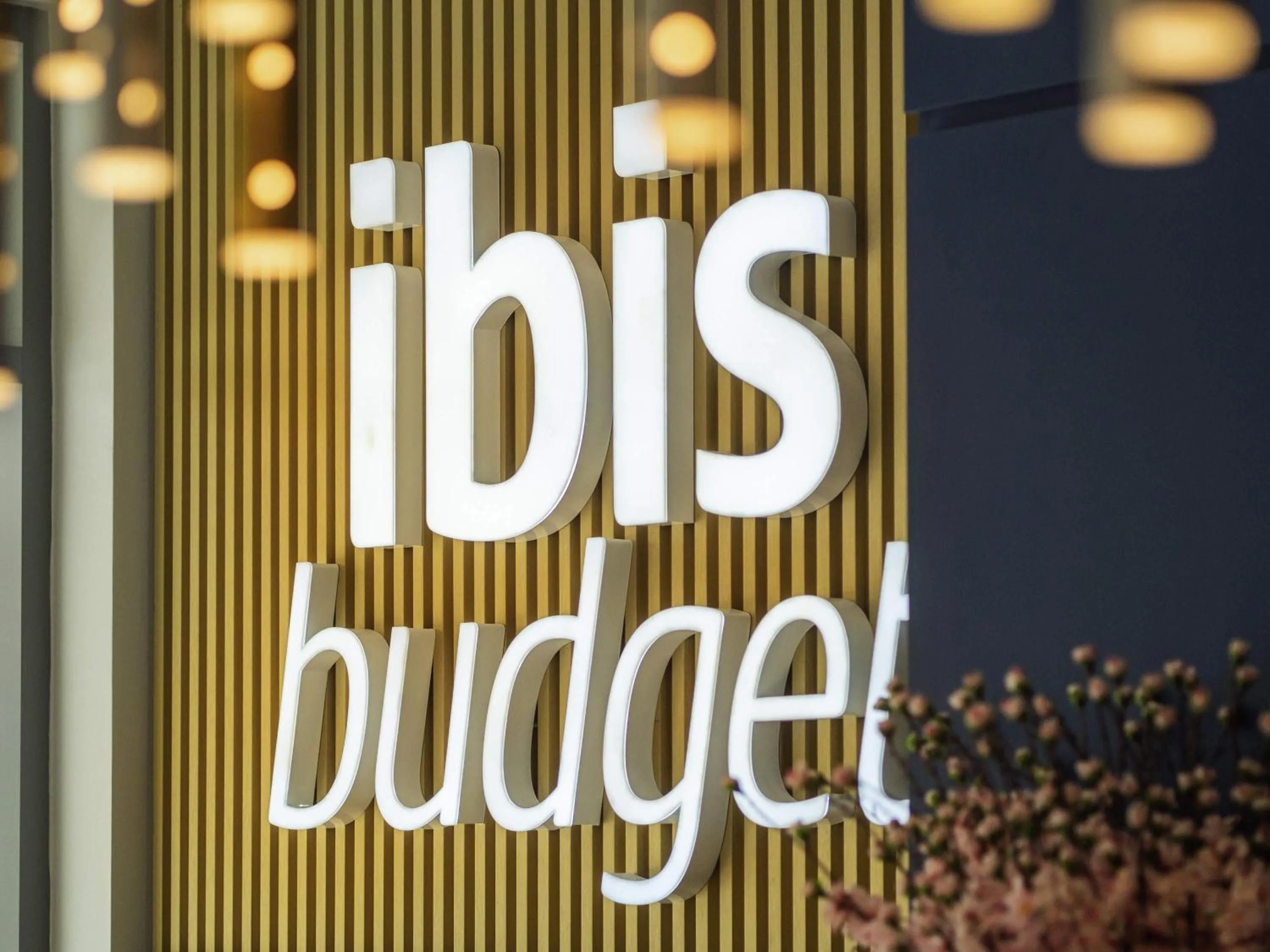 Property building in ibis budget Singapore Gold