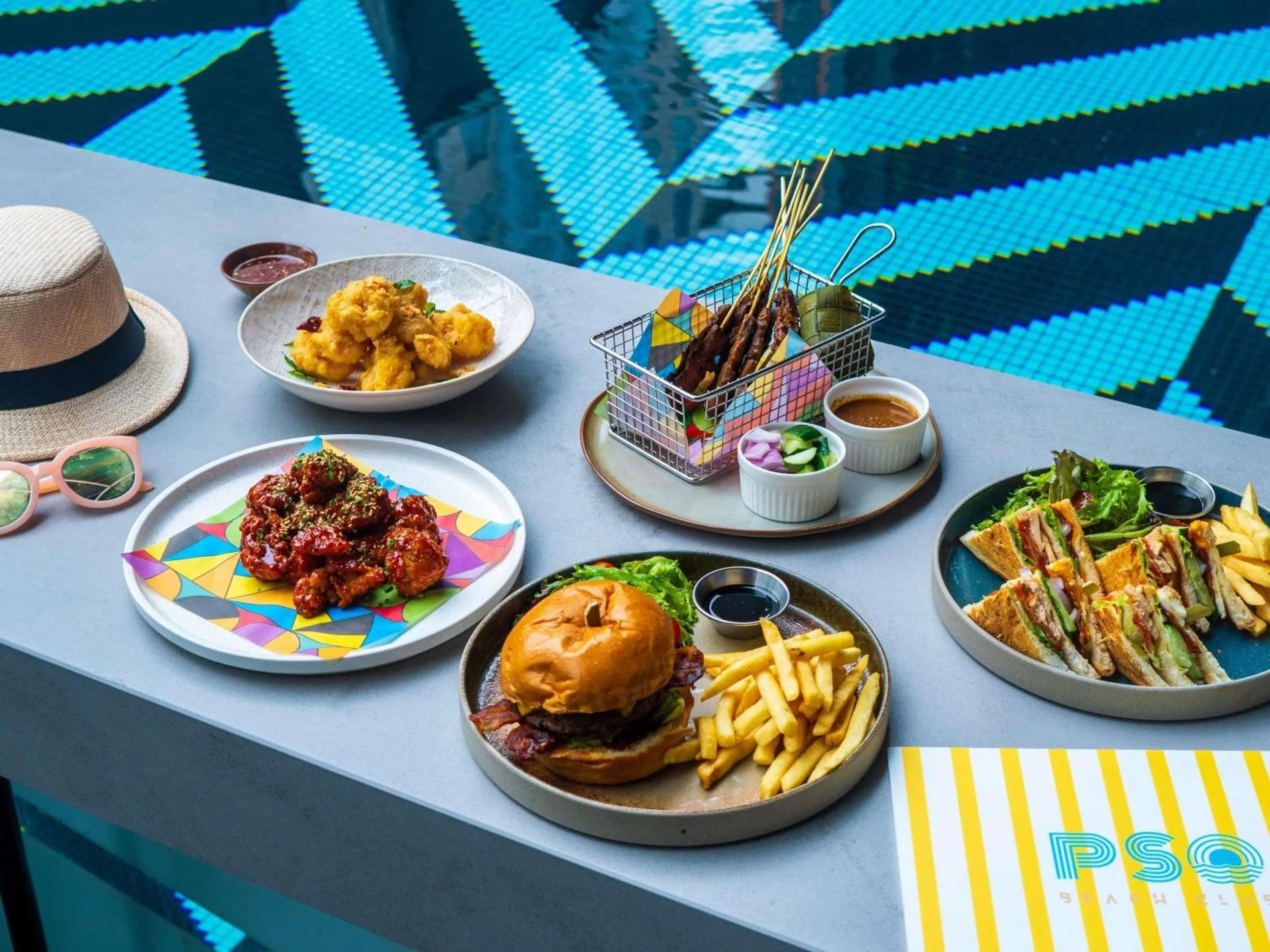 Lounge or bar in Pullman Singapore Orchard