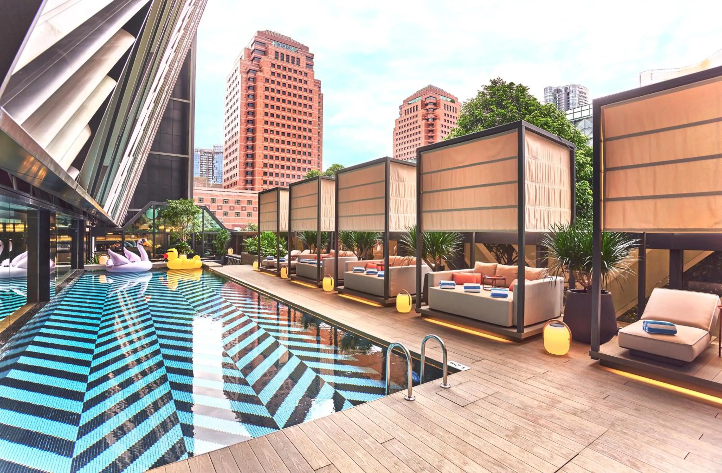 Swimming pool in Pullman Singapore Orchard