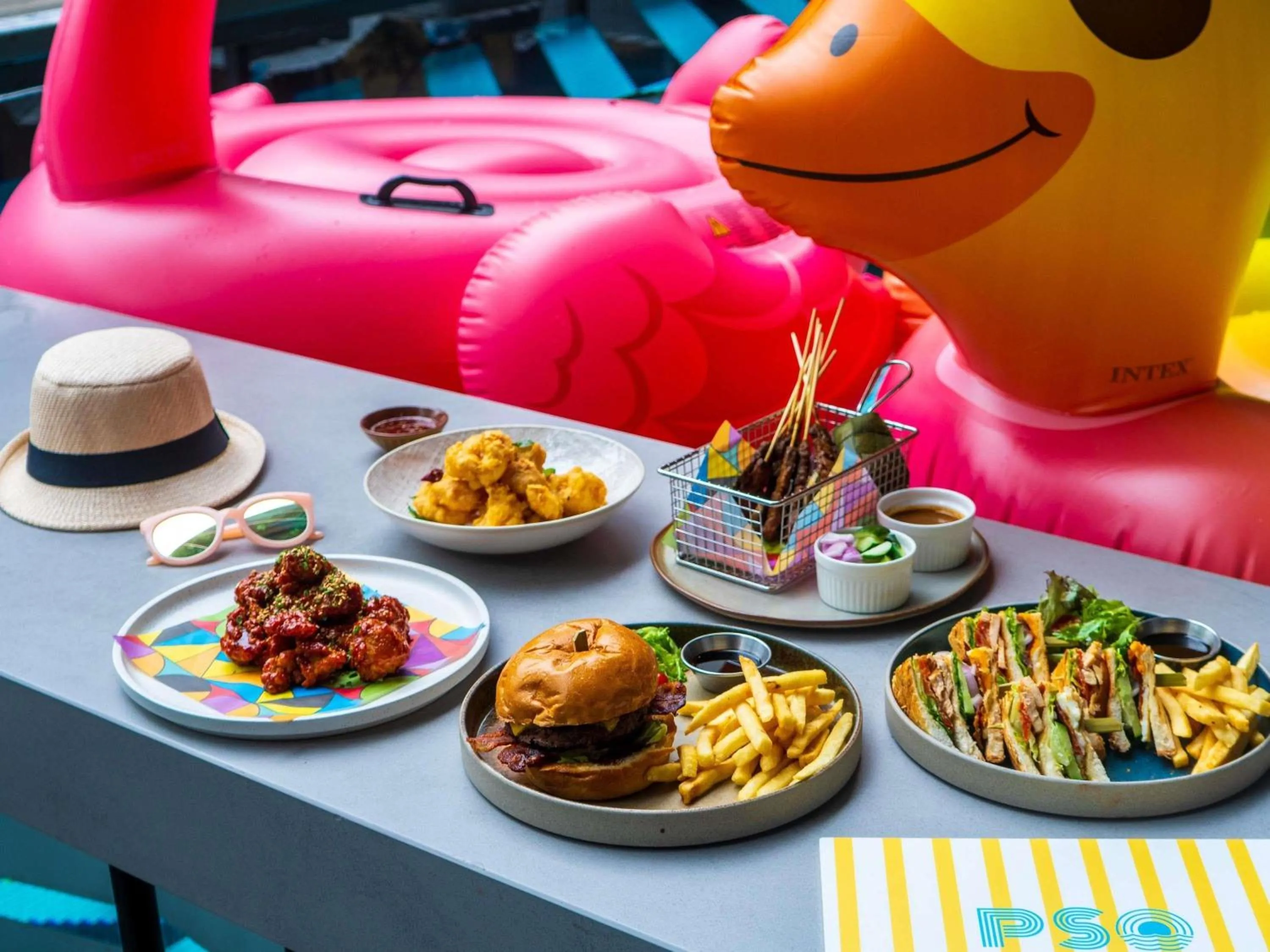 Lounge or bar in Pullman Singapore Orchard