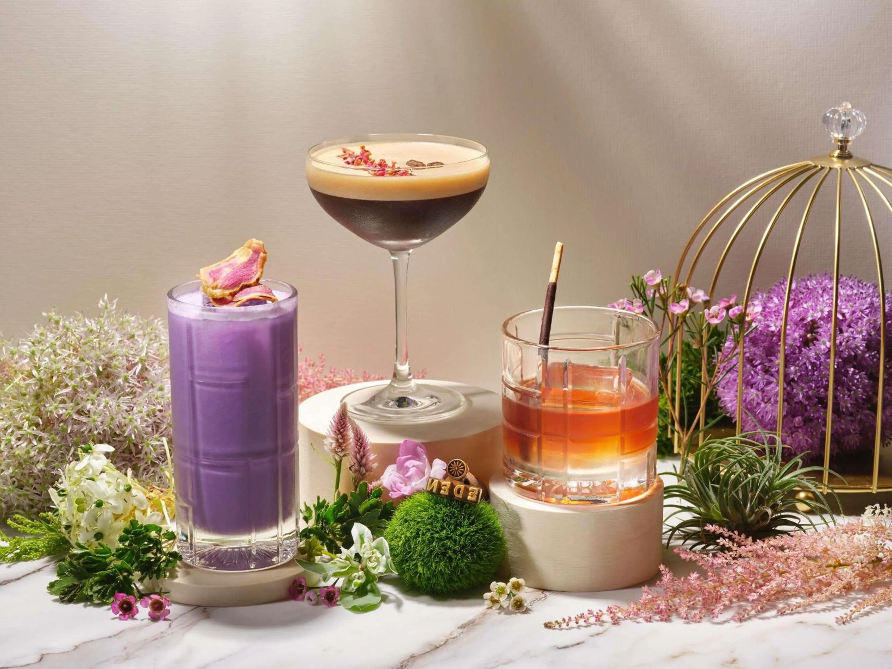 Lounge or bar in Pullman Singapore Orchard