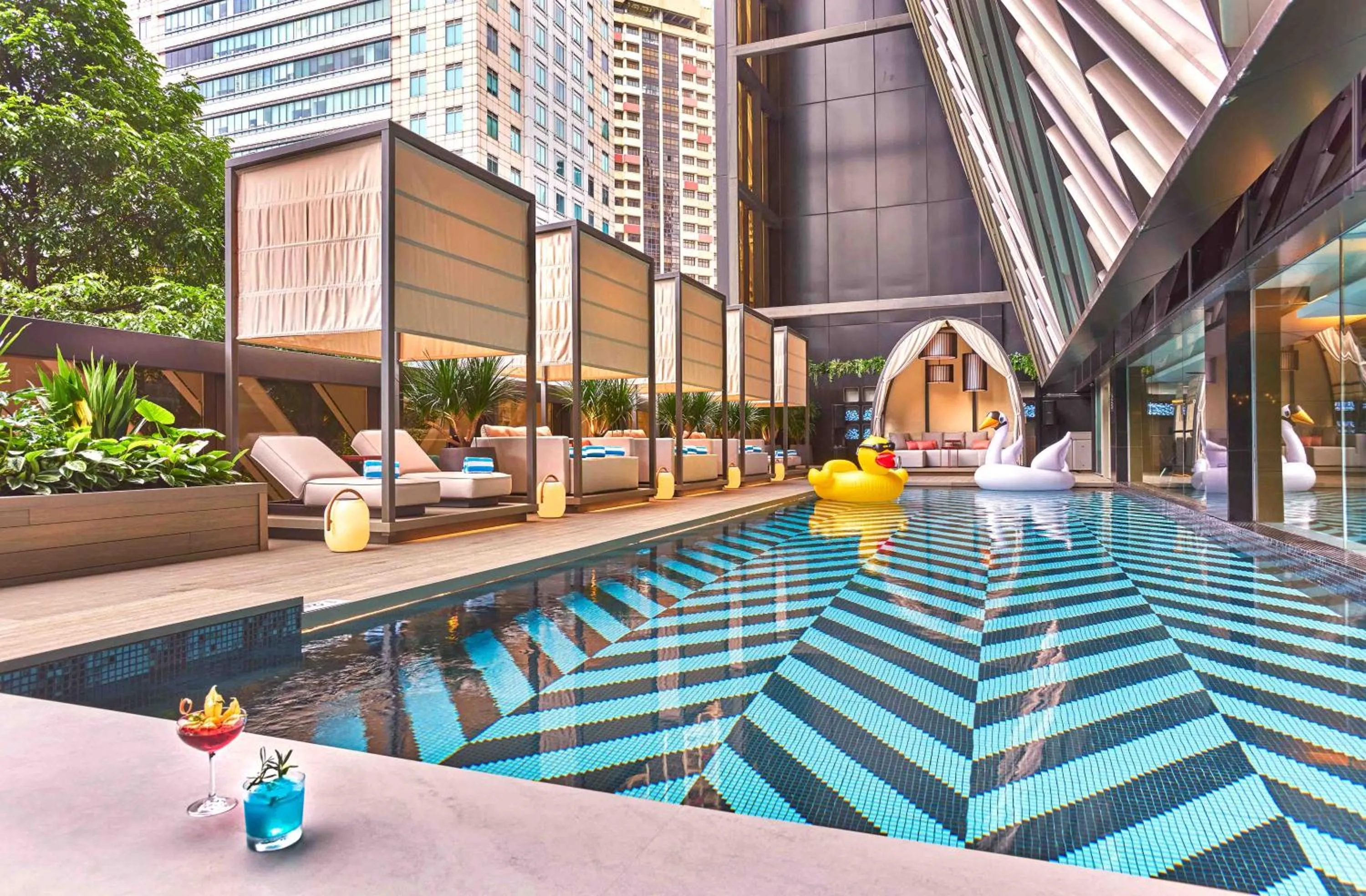Swimming pool in Pullman Singapore Orchard