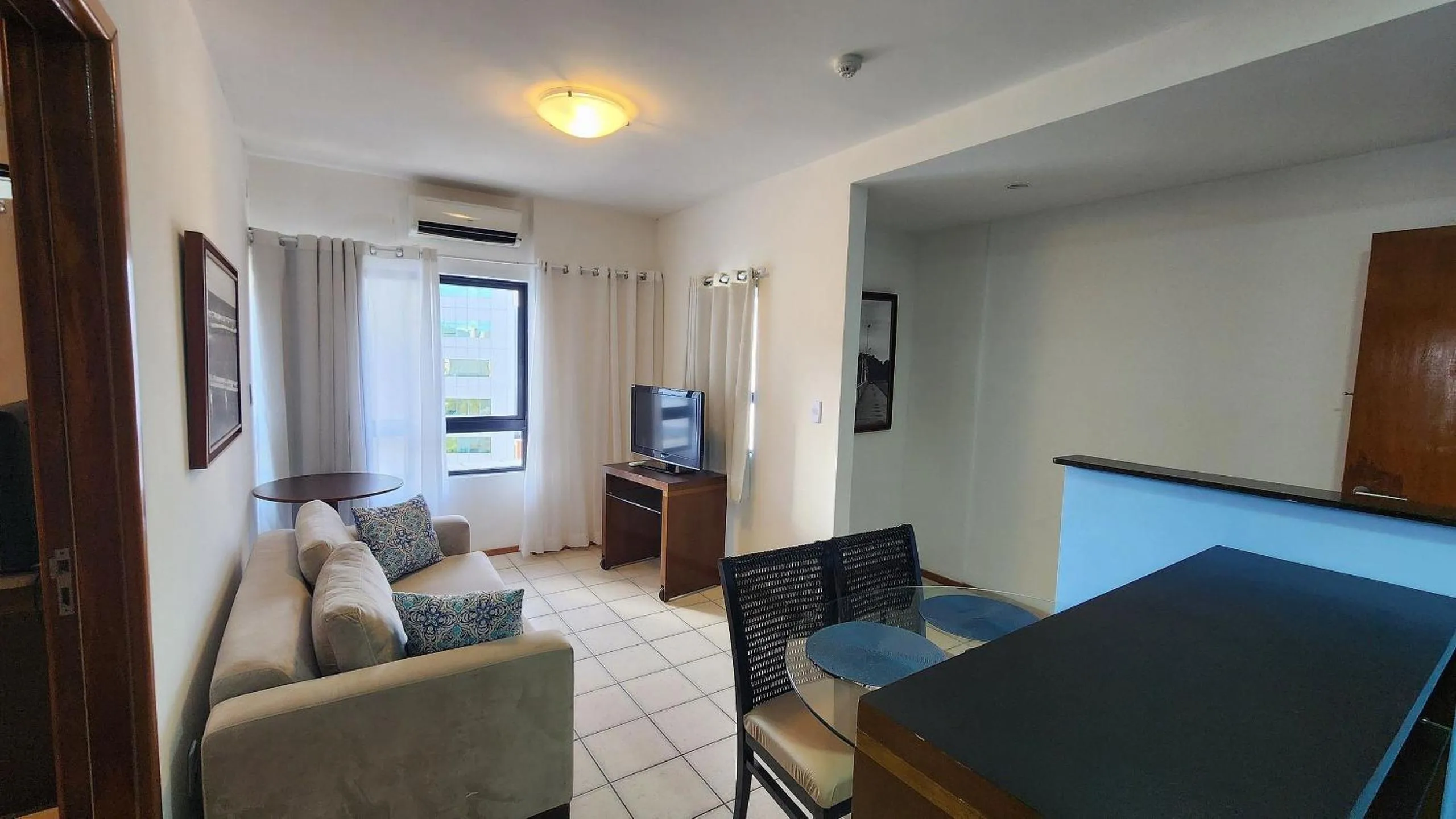 Living room, Bed in Flat no Condomínio Metrópolis - Ilha do Leite