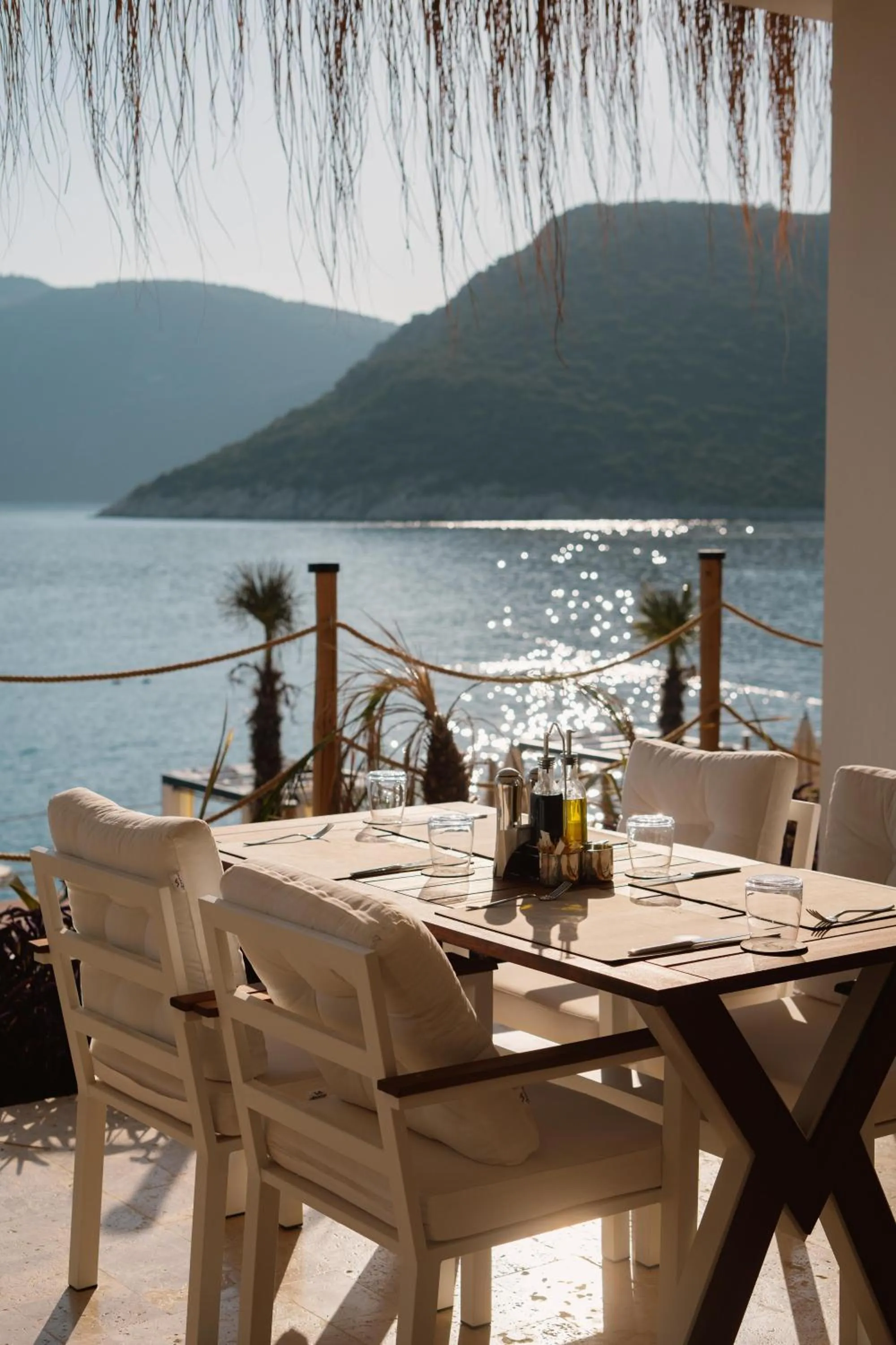 Restaurant/places to eat in Lures Hotel