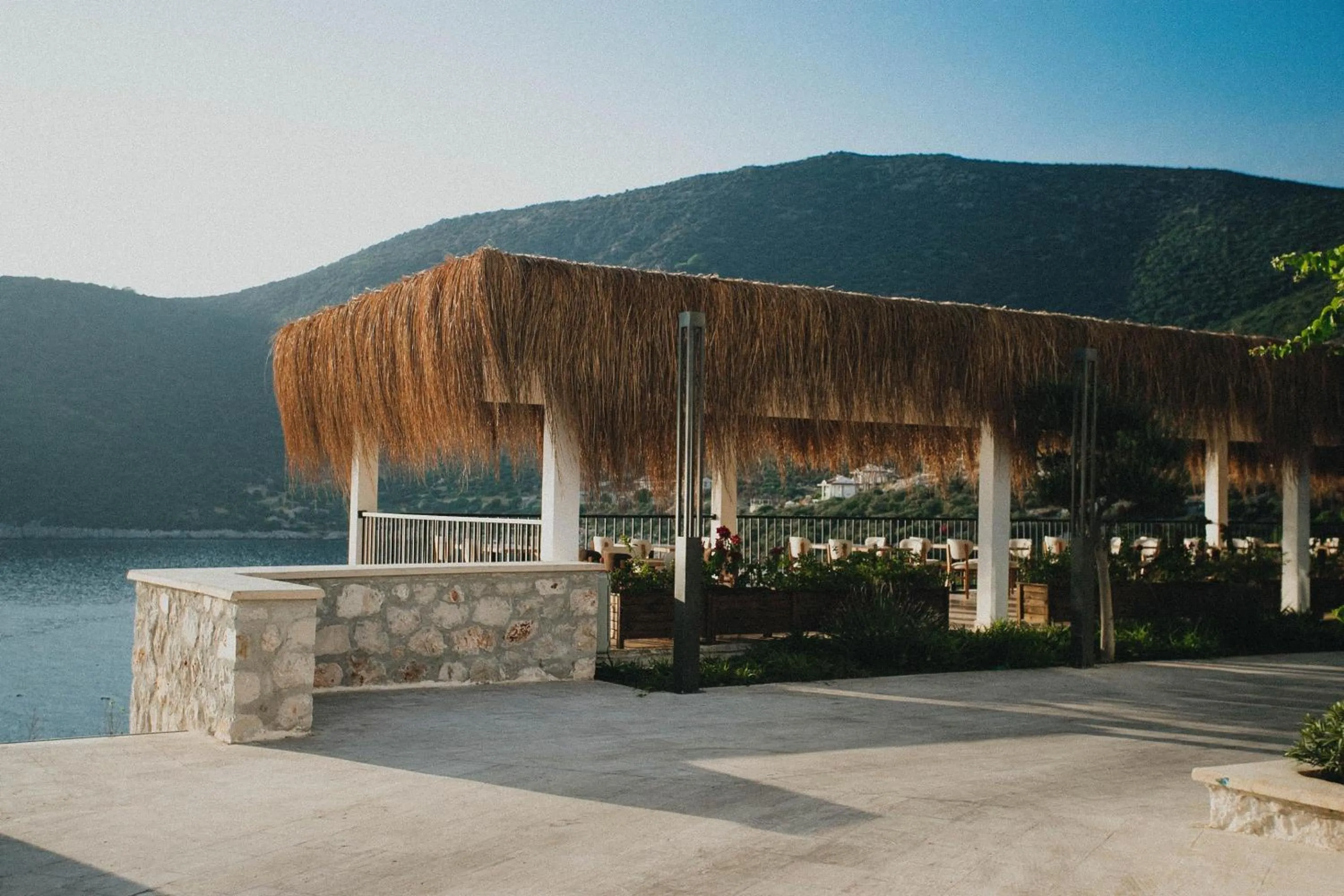 Restaurant/places to eat in Lures Hotel