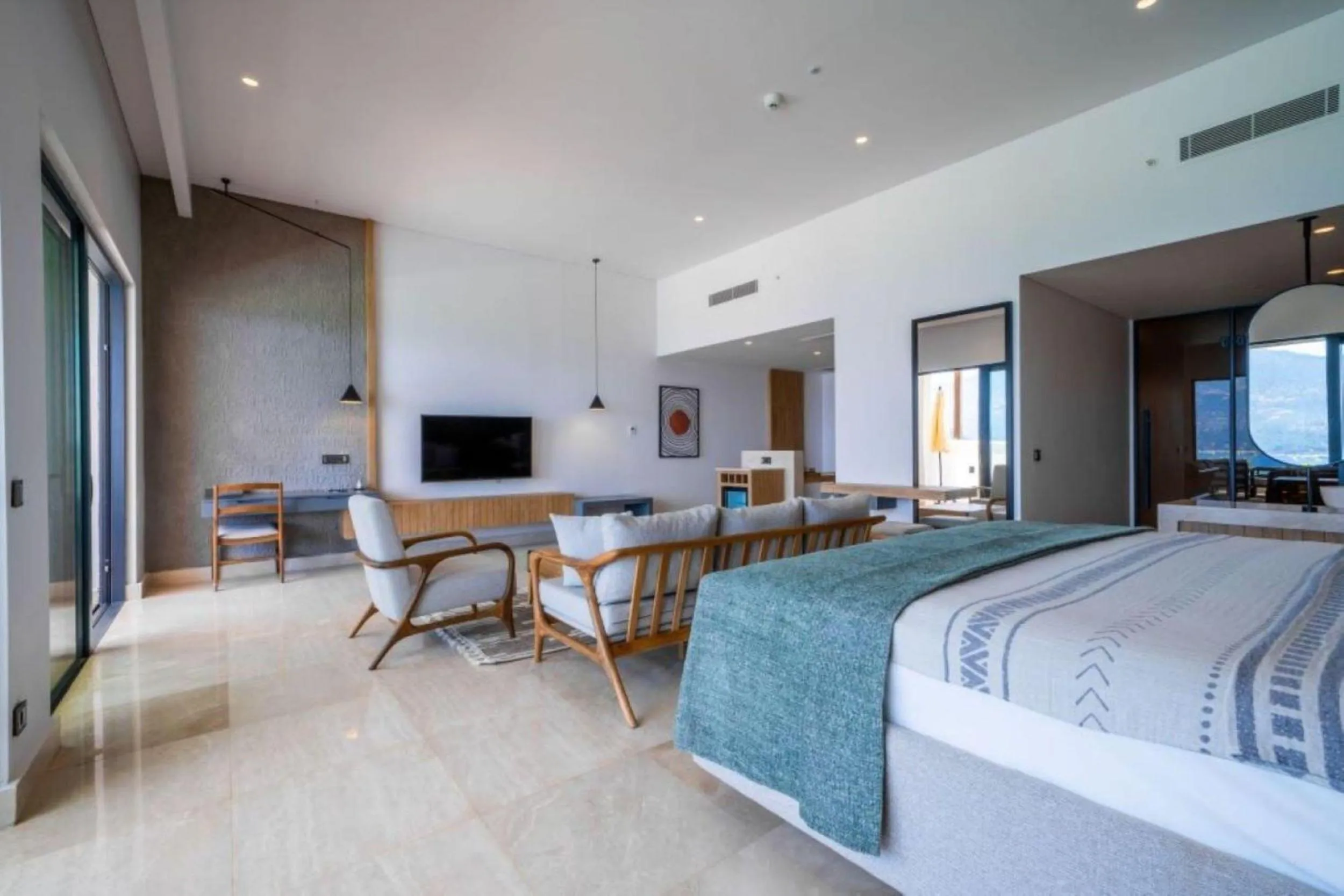 Shower, Bed in Lures Hotel