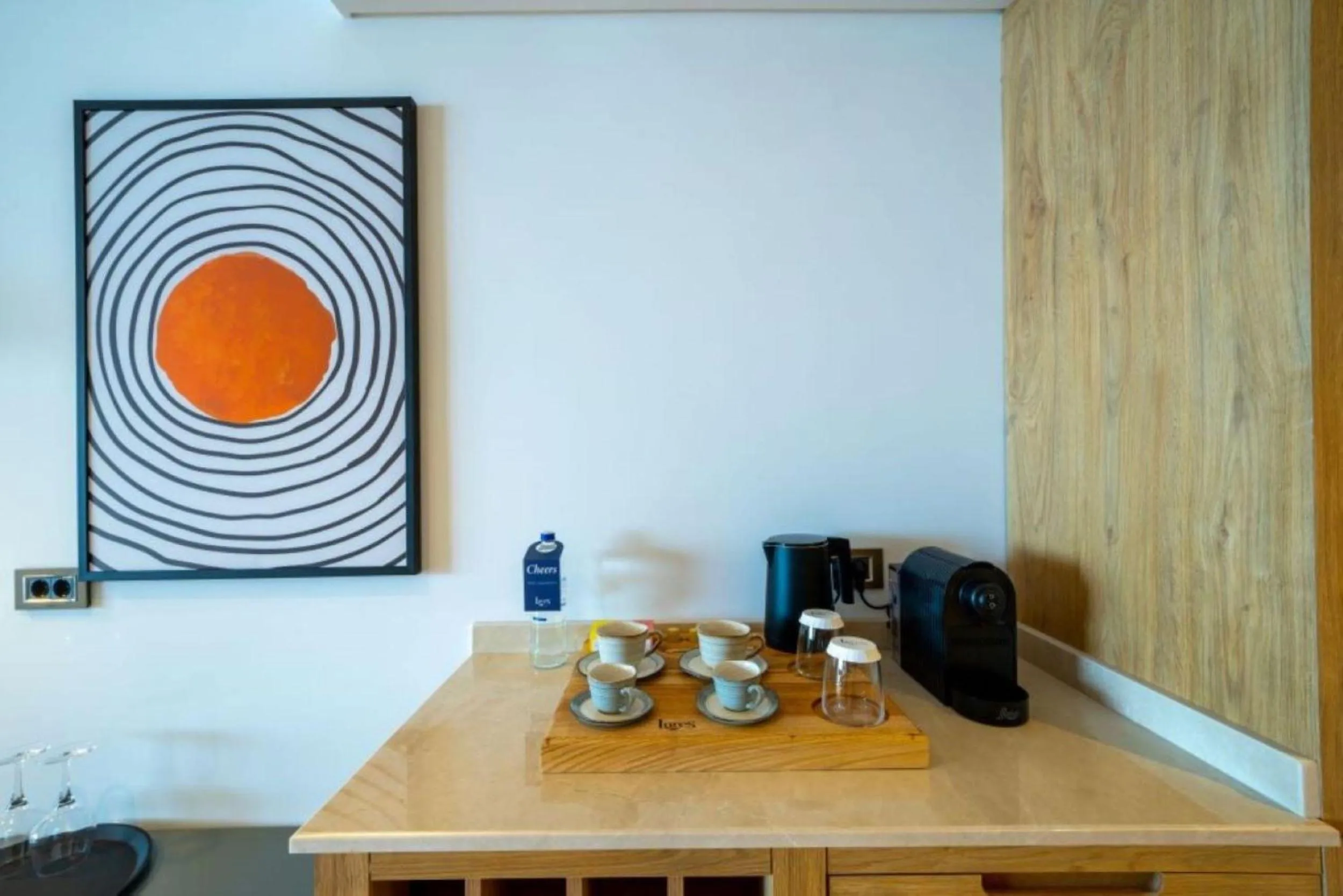 Coffee/tea facilities in Lures Hotel