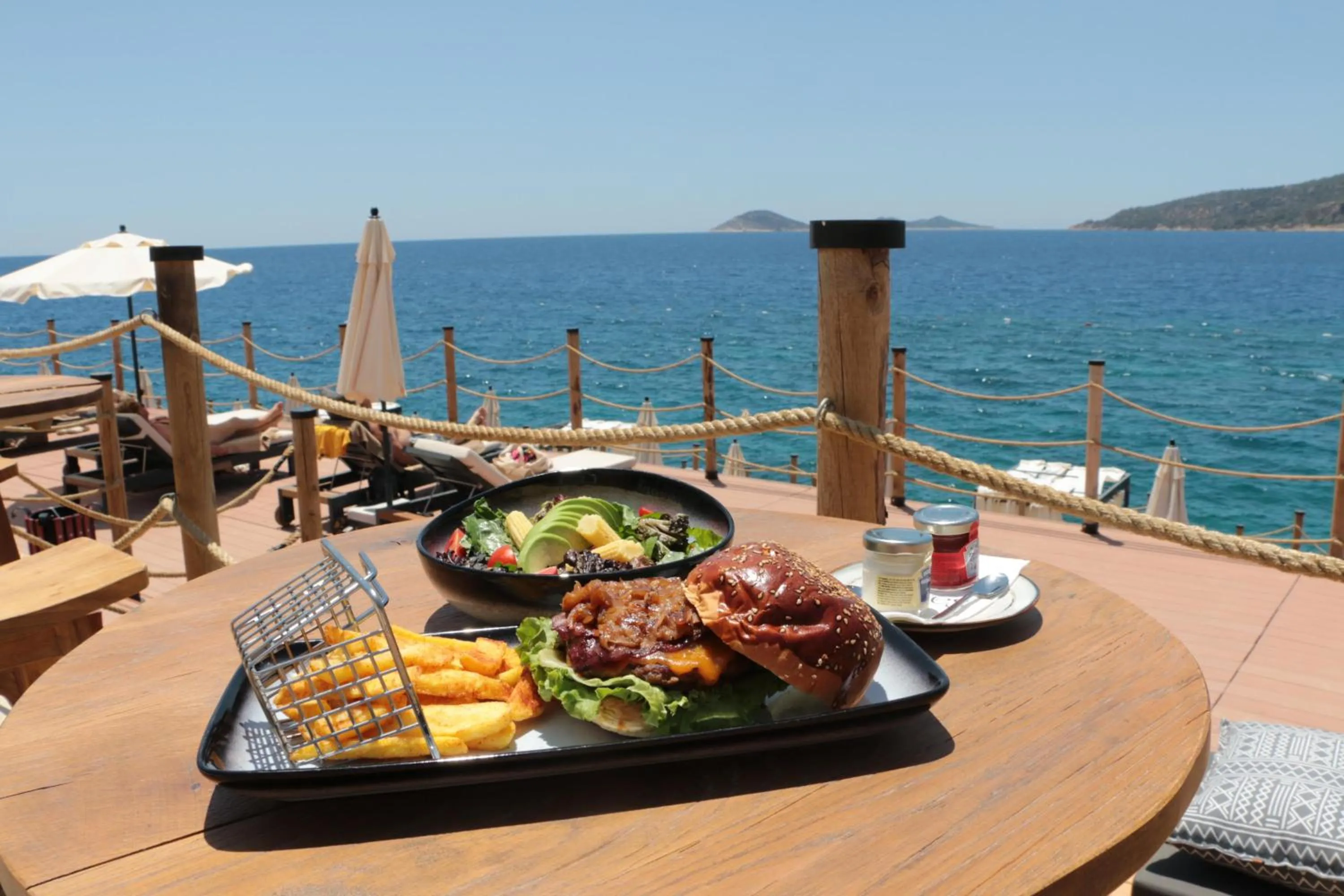 Restaurant/places to eat in Lures Hotel