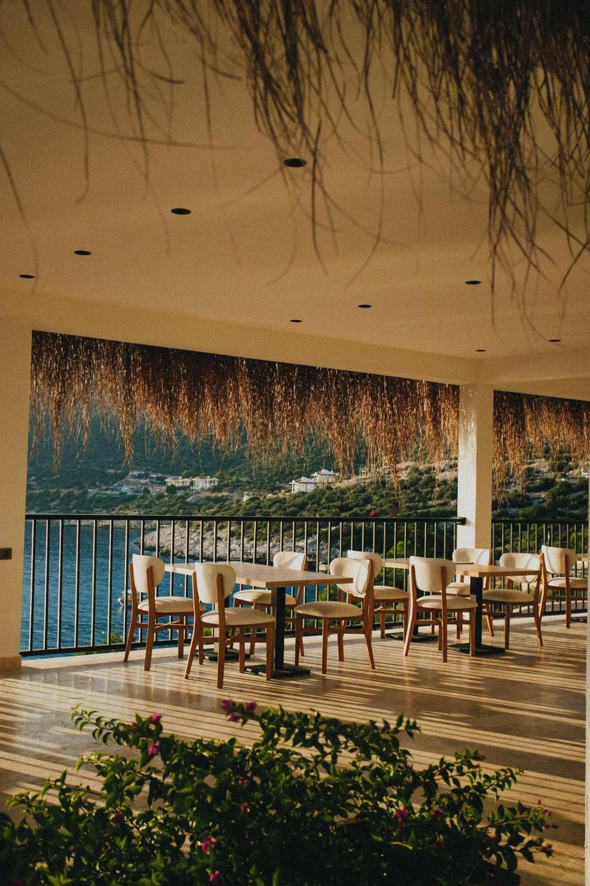 Restaurant/places to eat in Lures Hotel