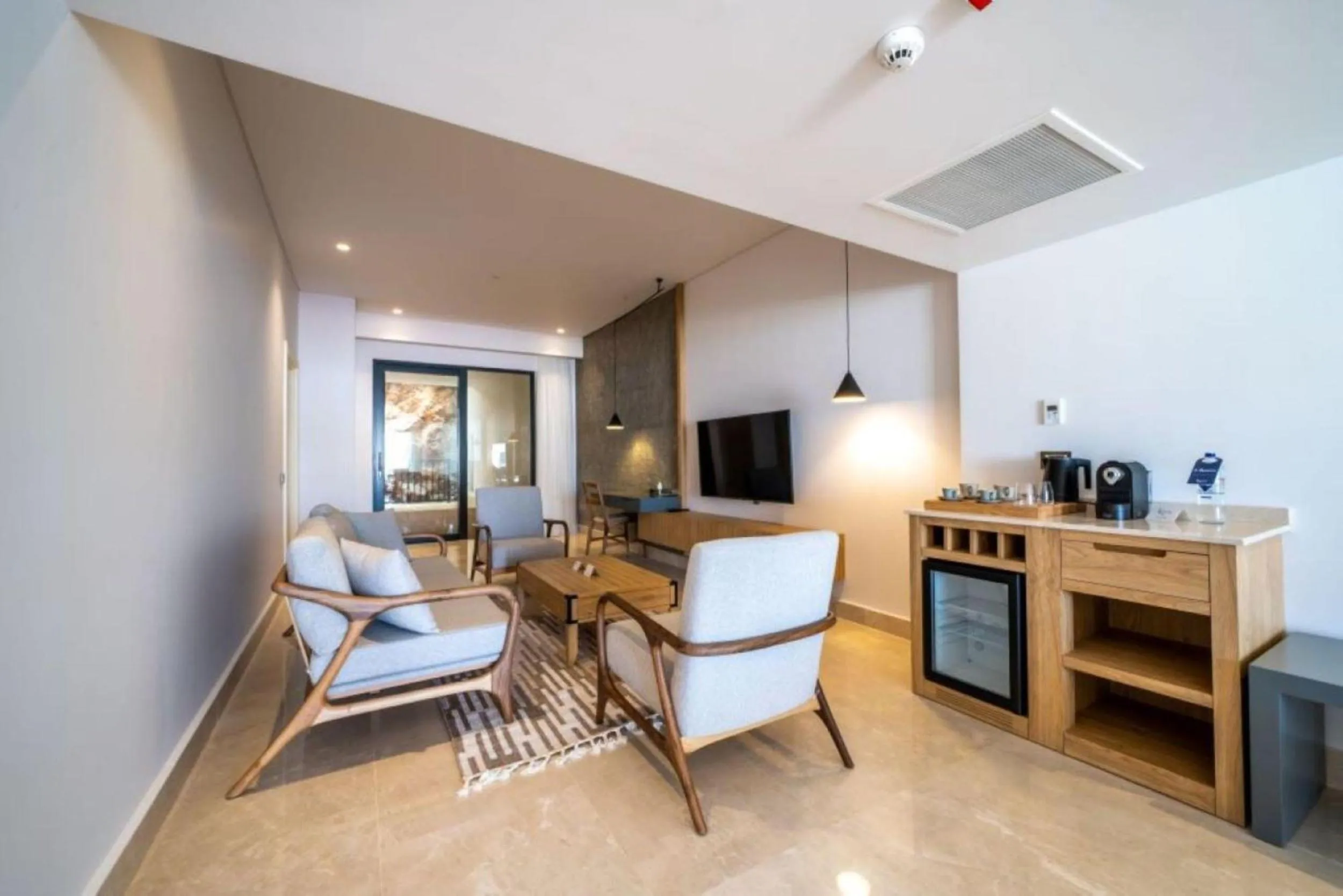 Coffee/tea facilities in Lures Hotel