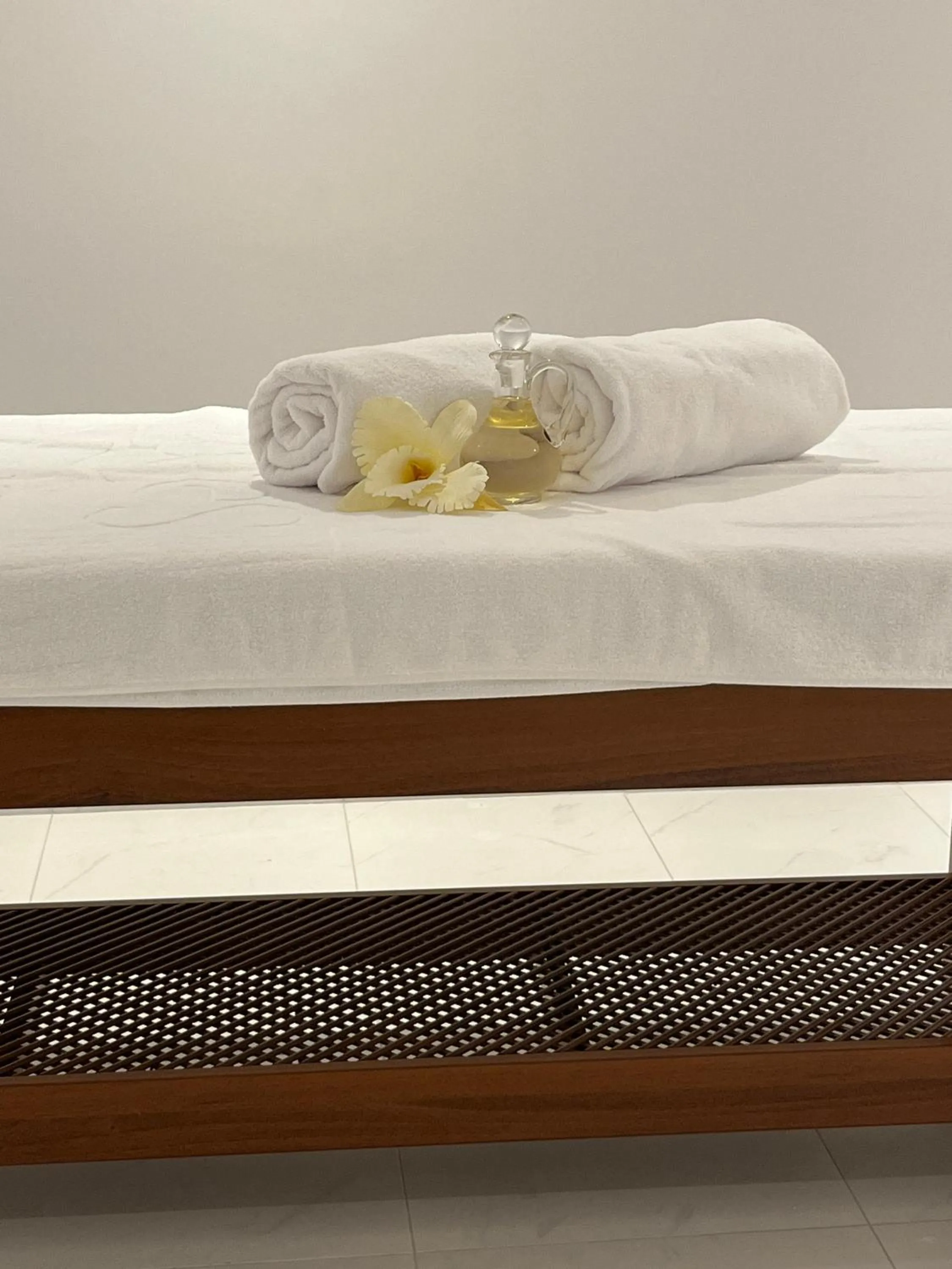 Massage, Bed in Lures Hotel