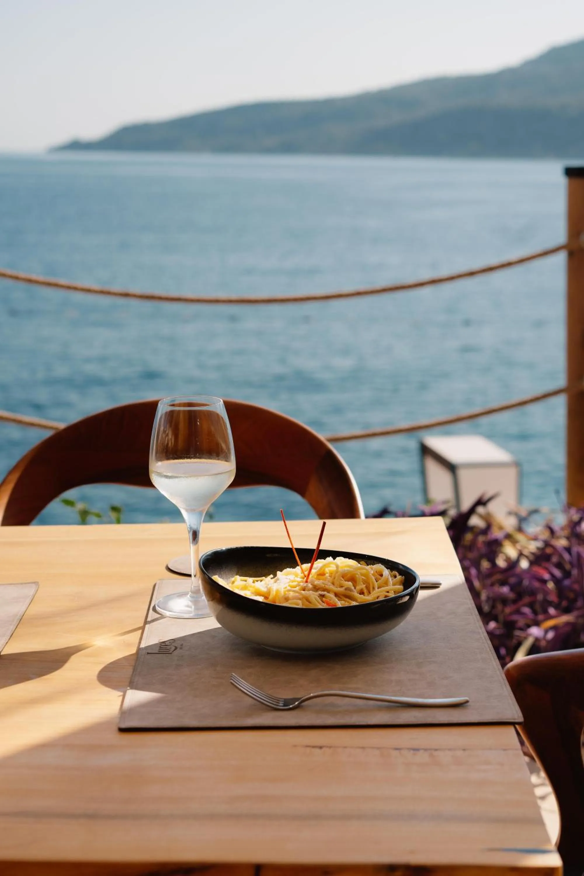 Restaurant/places to eat in Lures Hotel