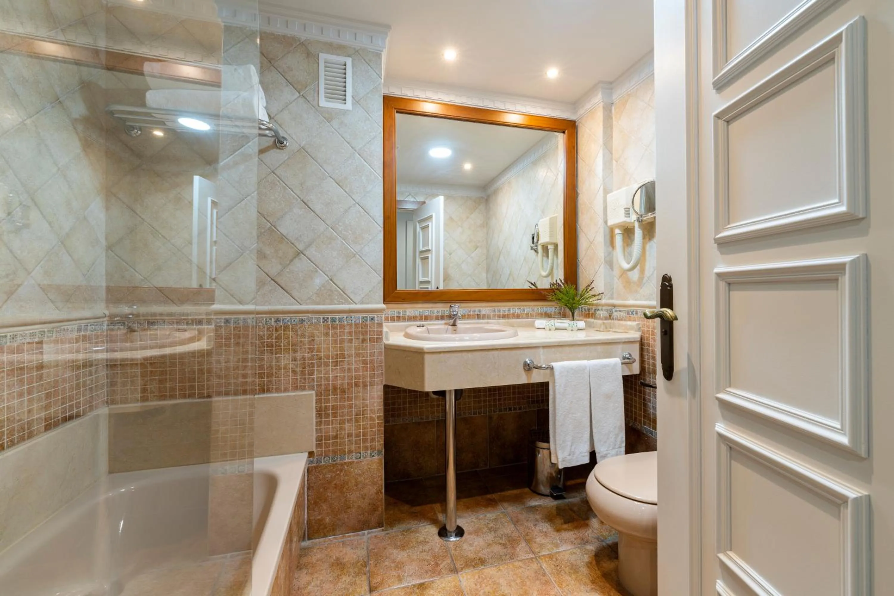 Bathroom in Hotel Antequera Hills