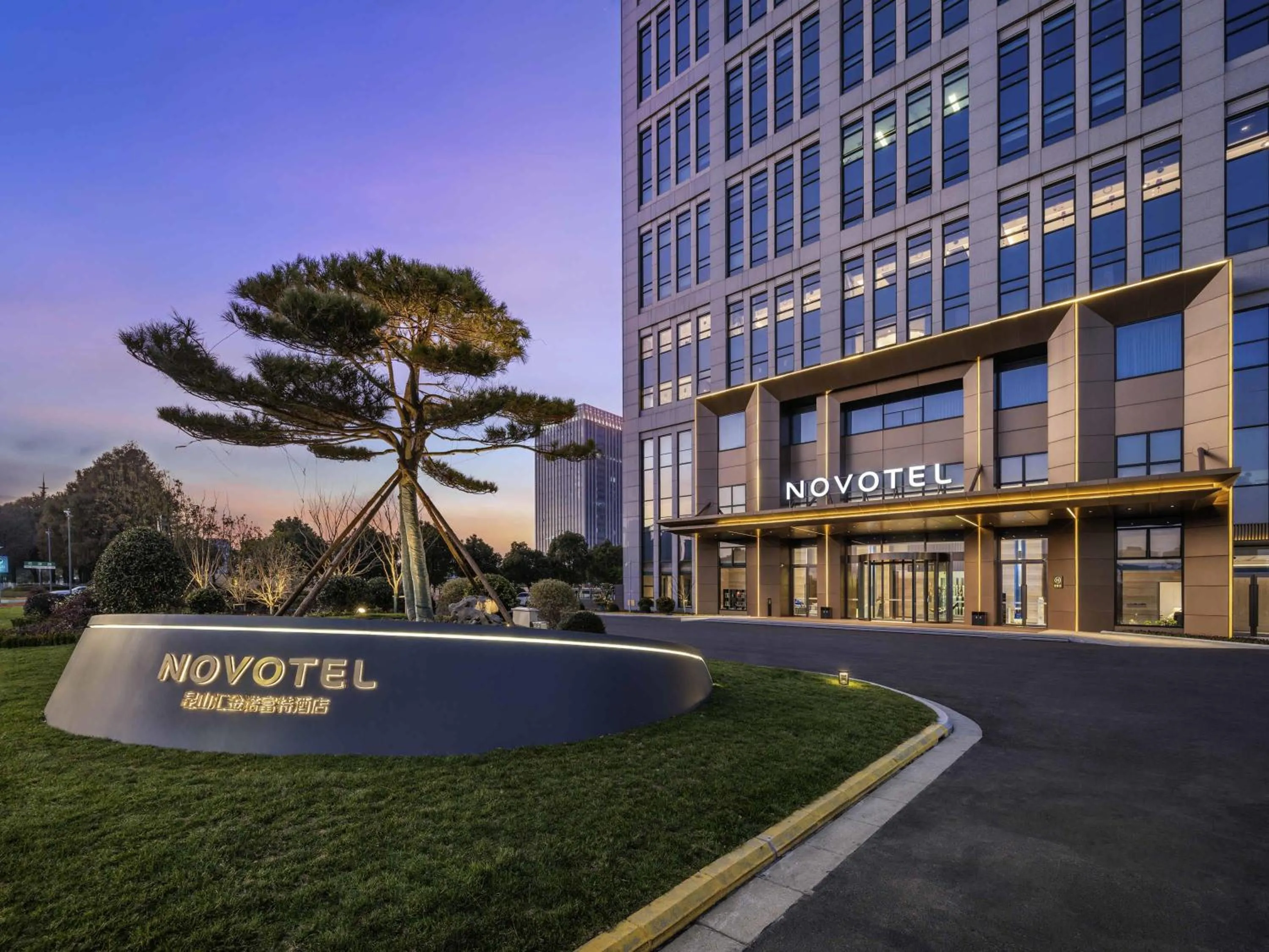 Property building in Novotel Kunshan Yangcheng Lake
