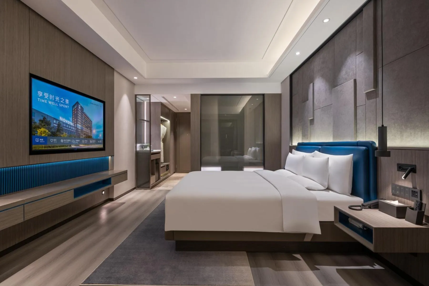 Photo of the whole room, Bed in Novotel Kunshan Yangcheng Lake