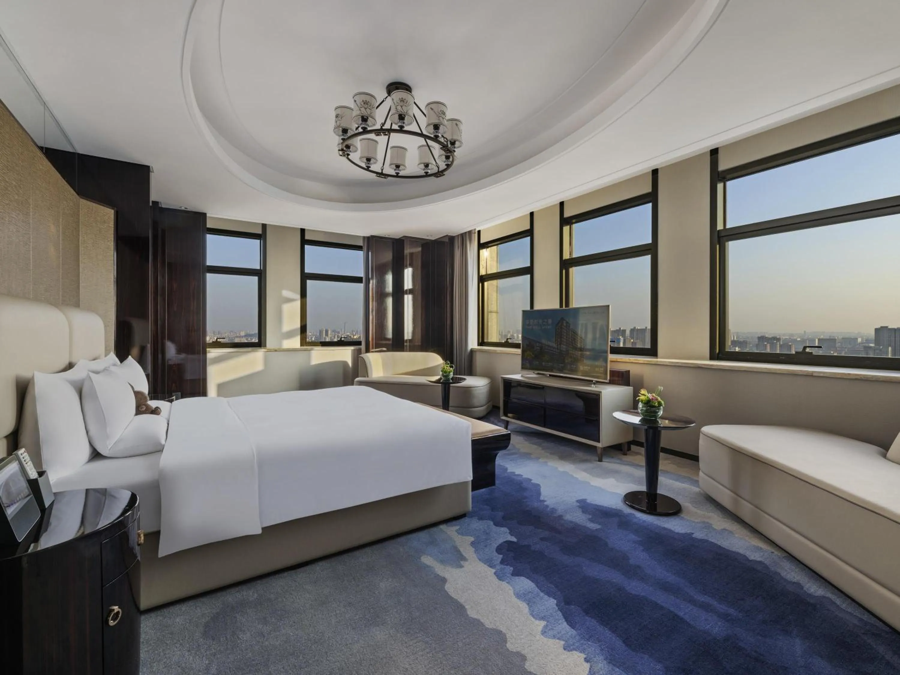 Photo of the whole room, Bed in Novotel Kunshan Yangcheng Lake