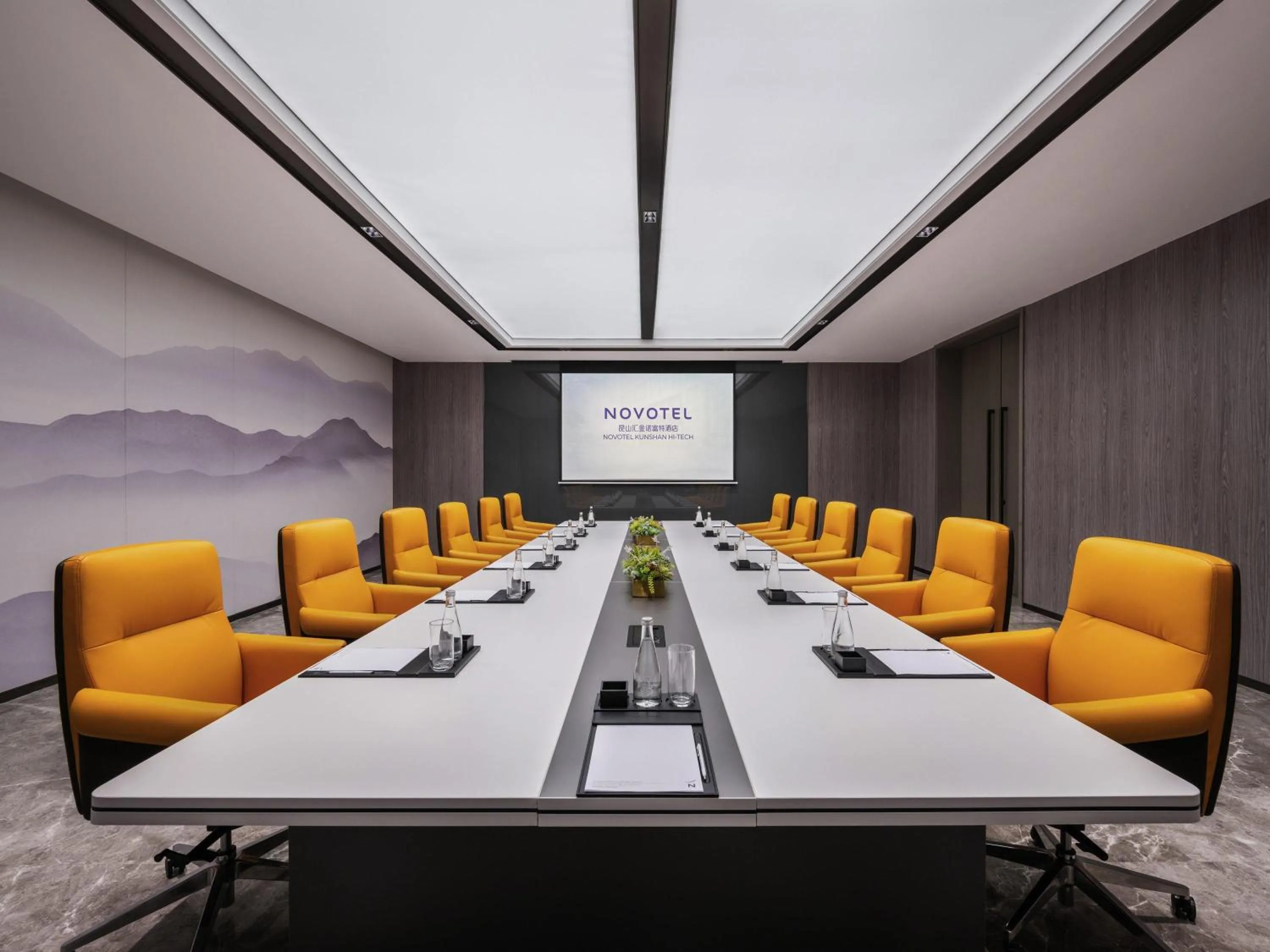 Meeting/conference room in Novotel Kunshan Yangcheng Lake