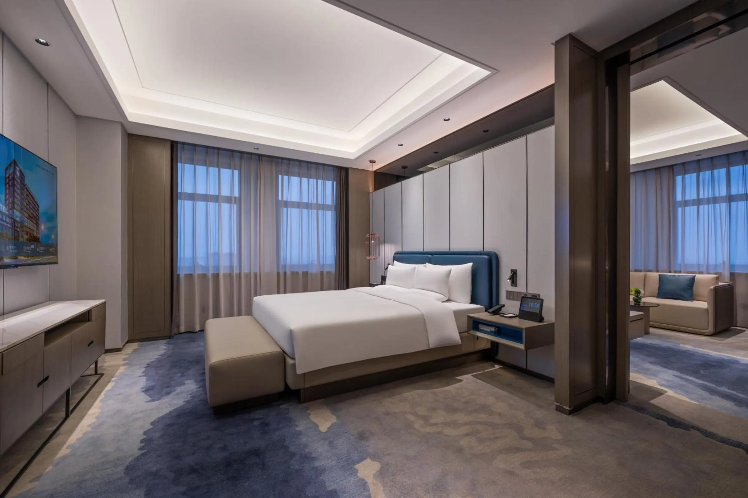 Bed in Novotel Kunshan Yangcheng Lake