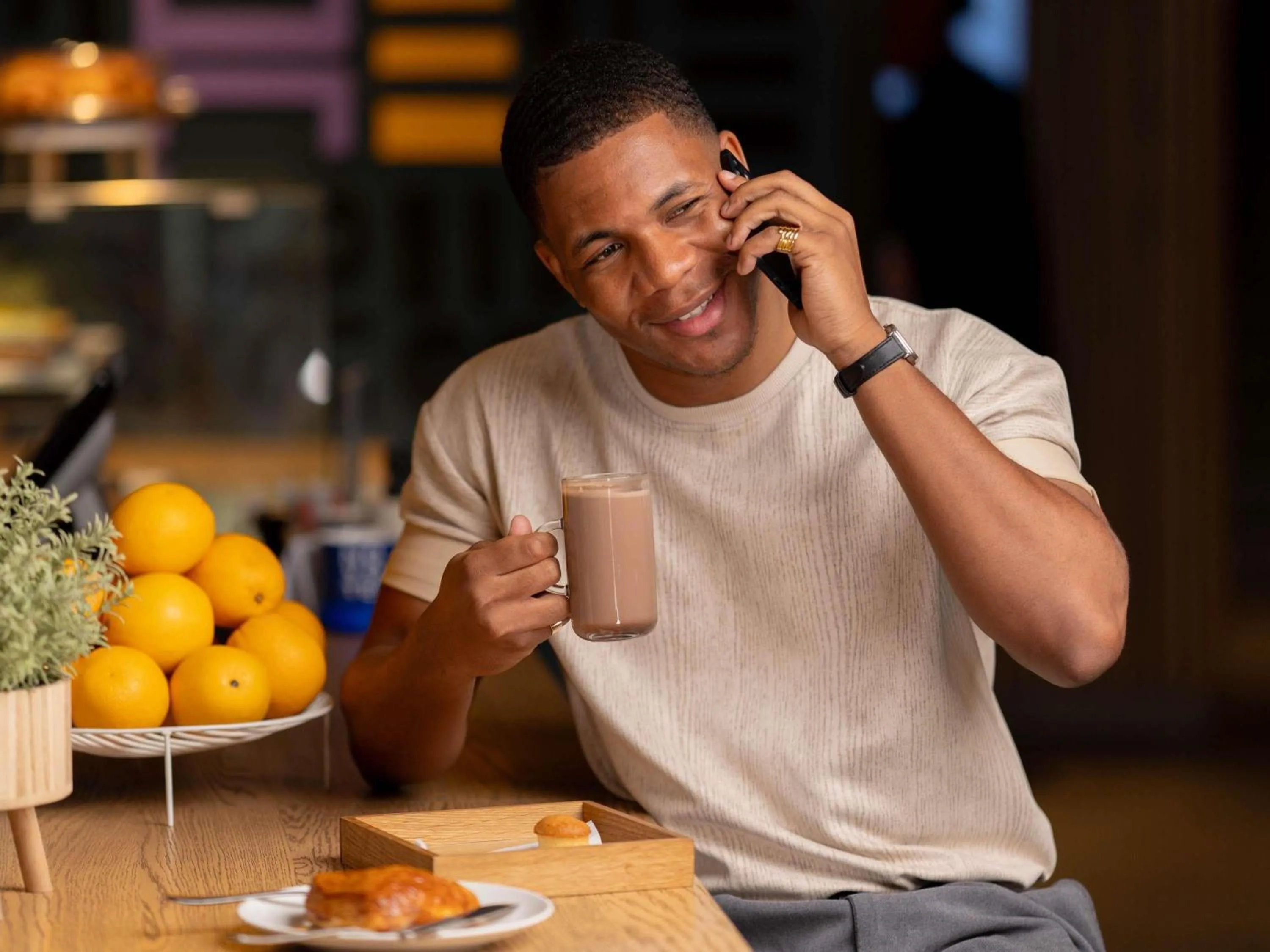 Lounge or bar in Novotel Kinshasa La Gombe