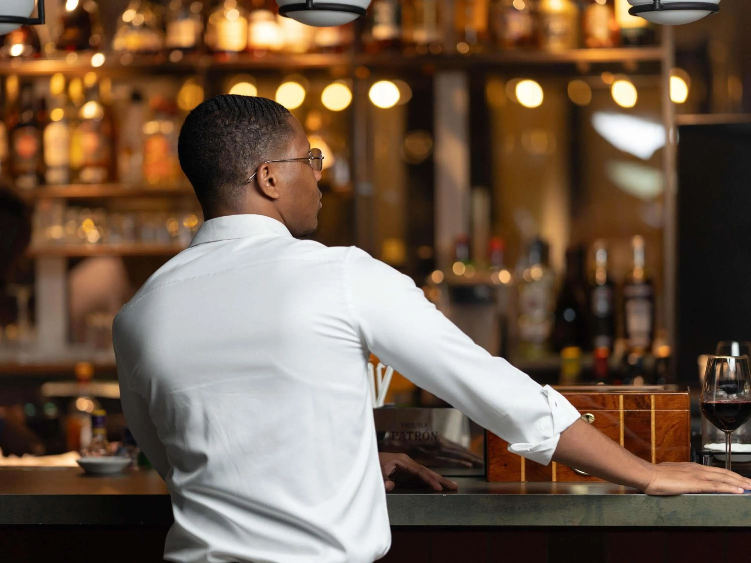 Lounge or bar in Novotel Kinshasa La Gombe